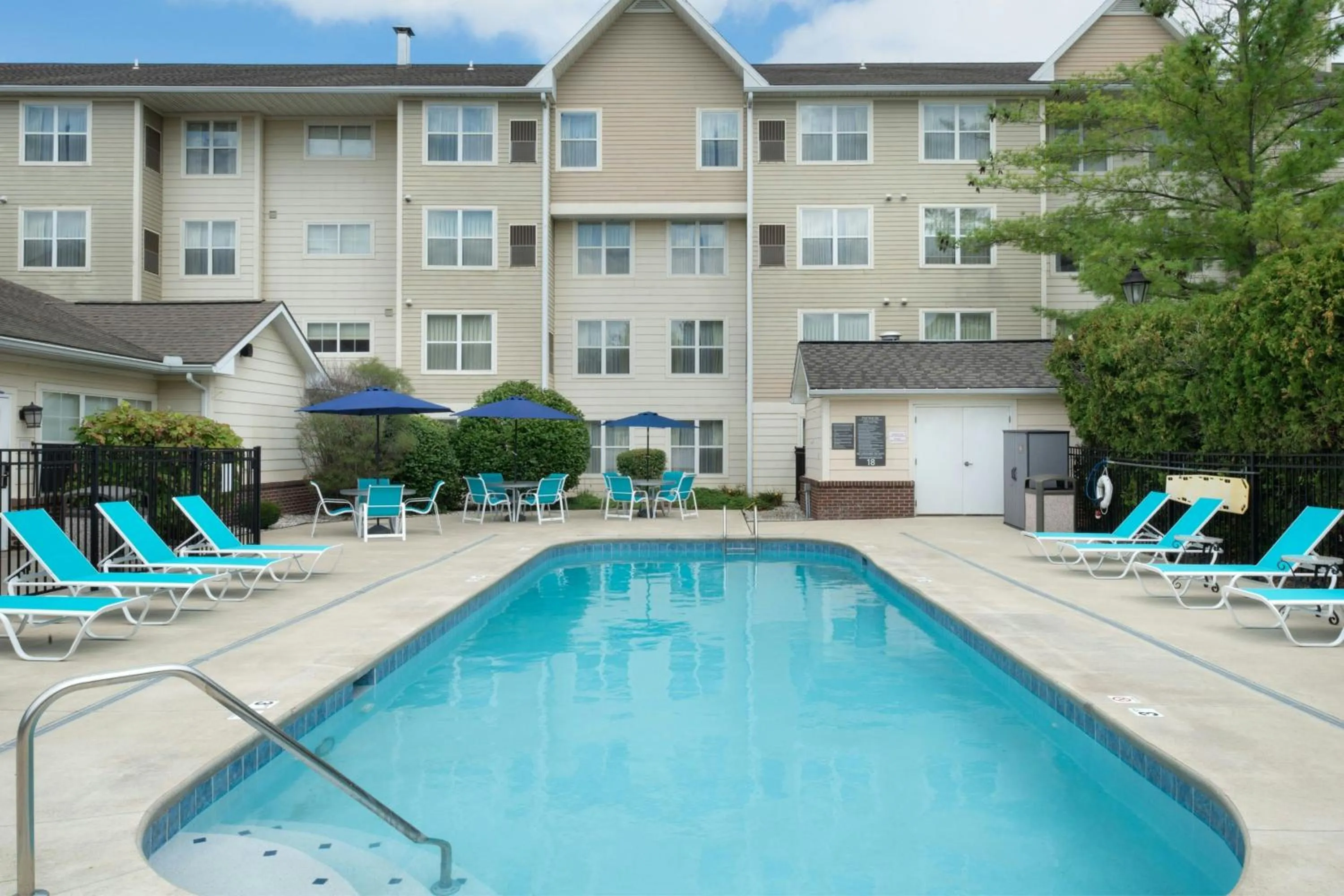 Swimming pool in Residence Inn by Marriott Dayton Troy