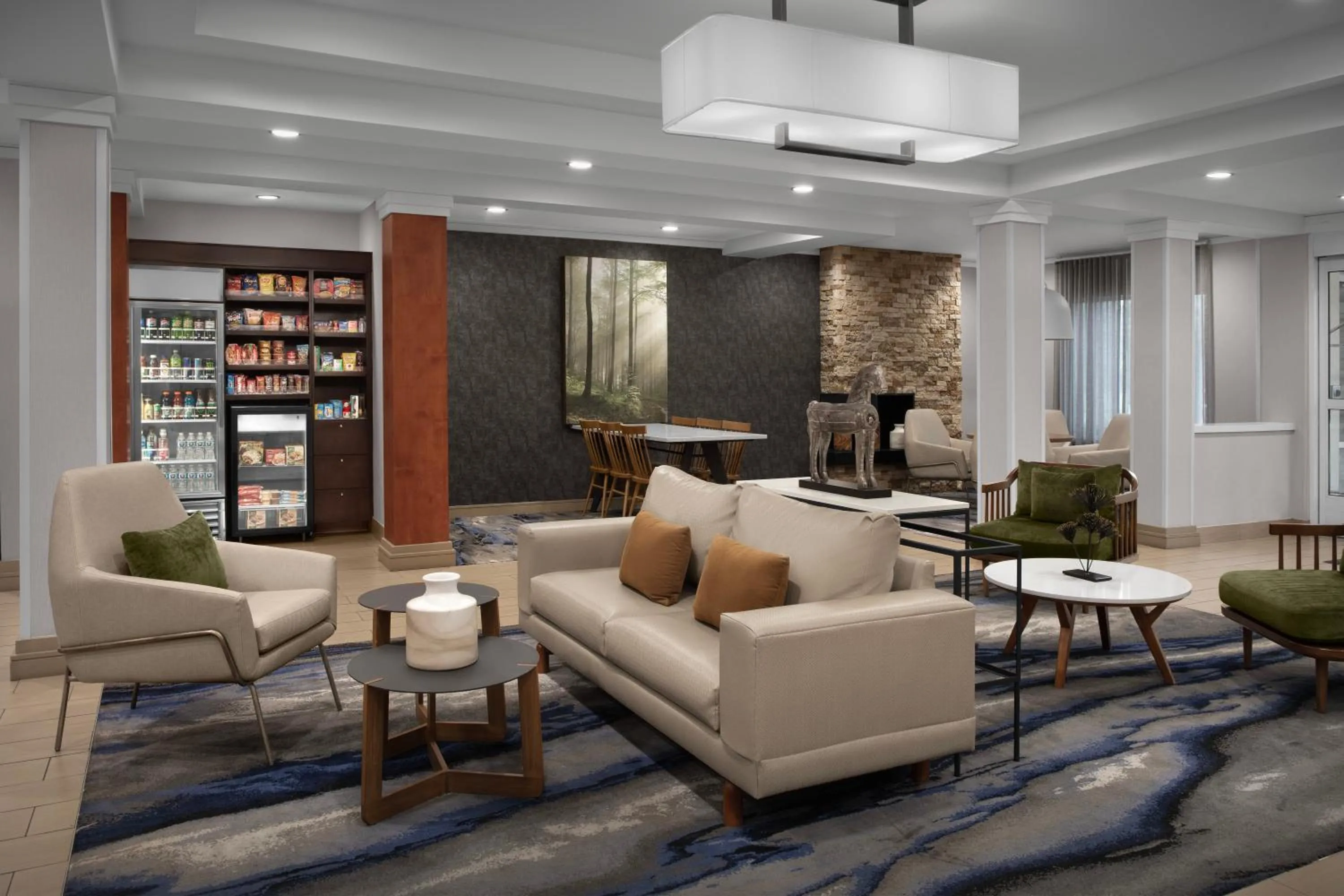 Lobby or reception in Fairfield Inn & Suites by Marriott Rogers