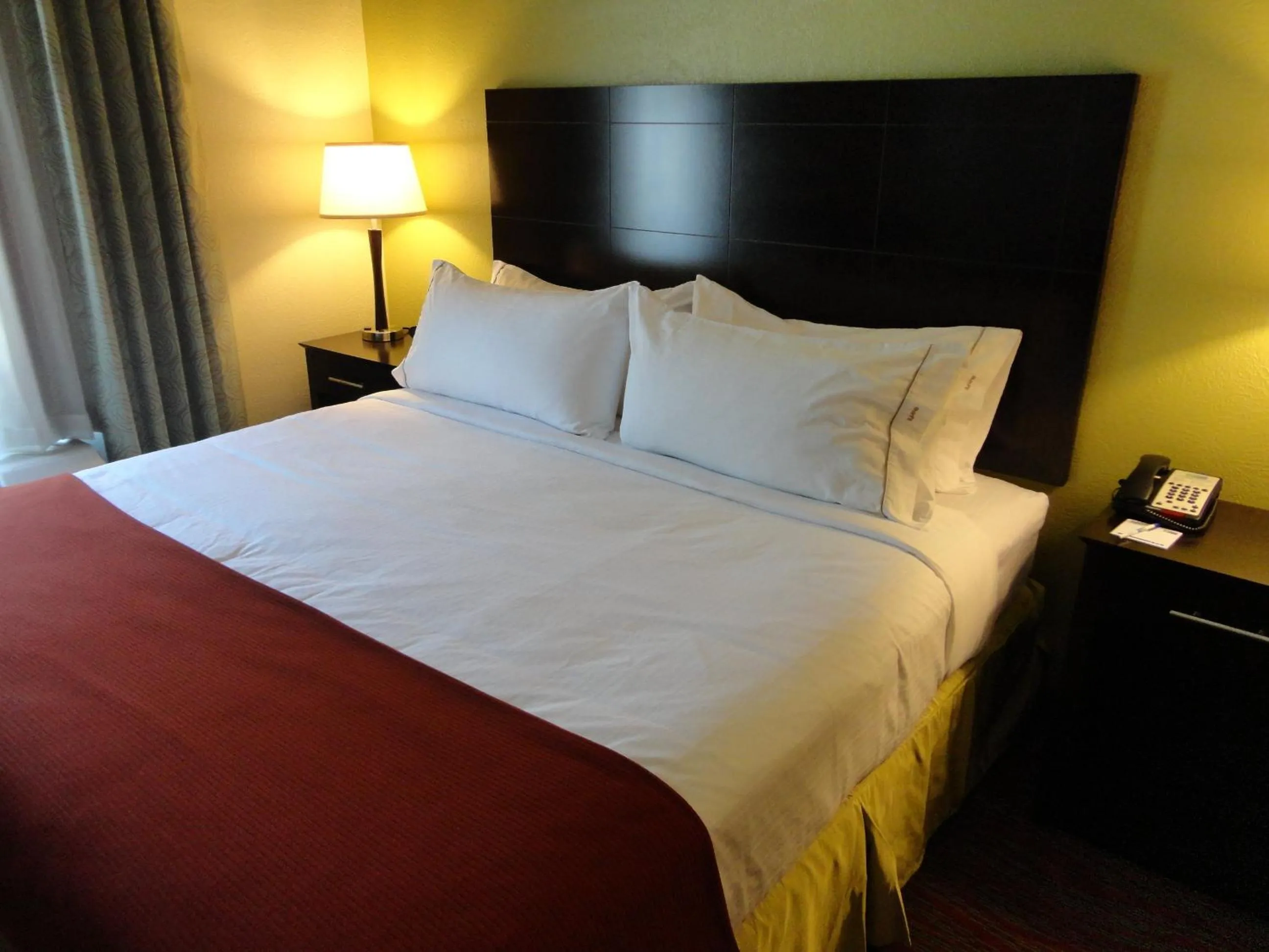 Bedroom, Bed in Holiday Inn Express & Suites Indianapolis North - Carmel by IHG