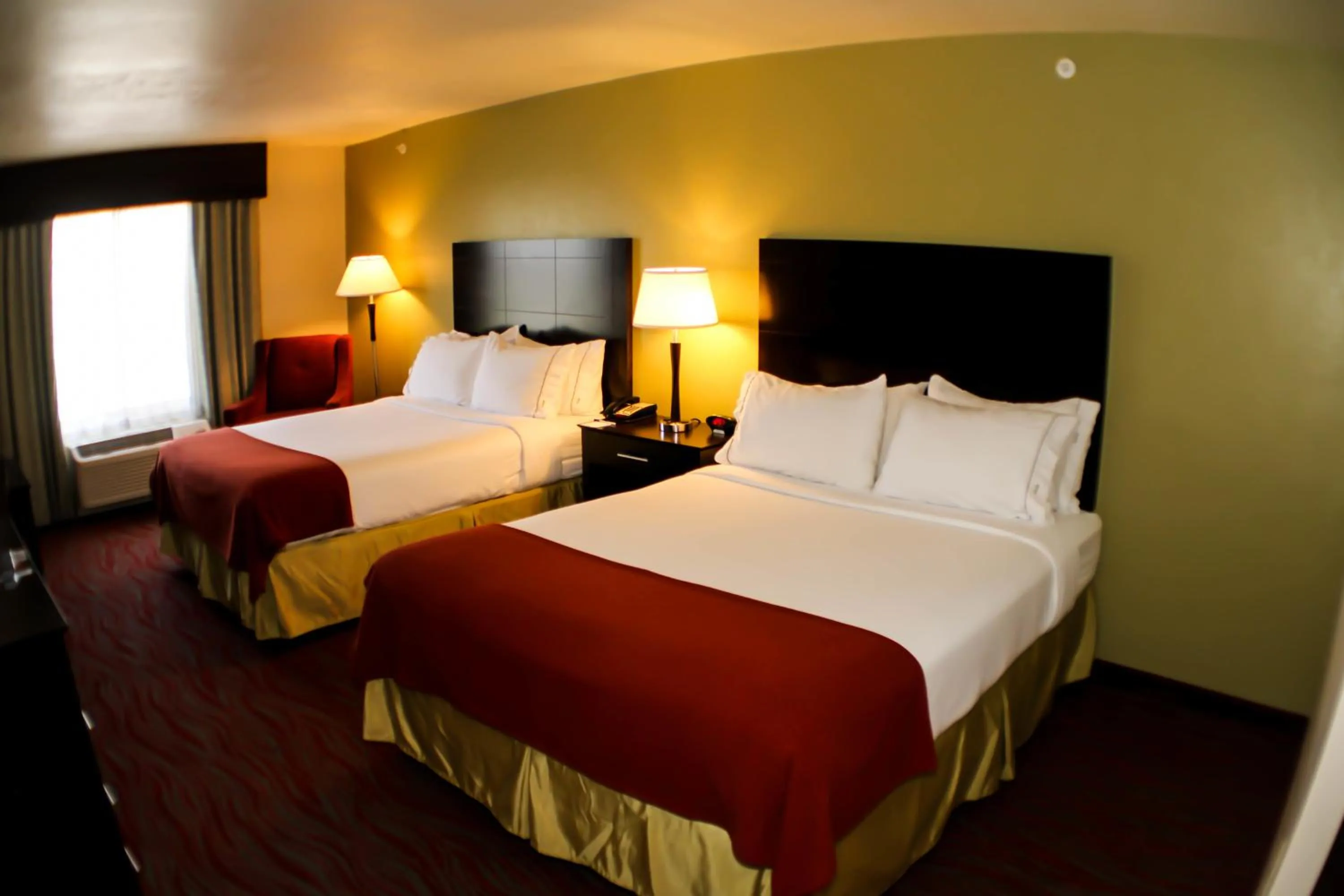 Photo of the whole room, Bed in Holiday Inn Express & Suites Indianapolis North - Carmel by IHG