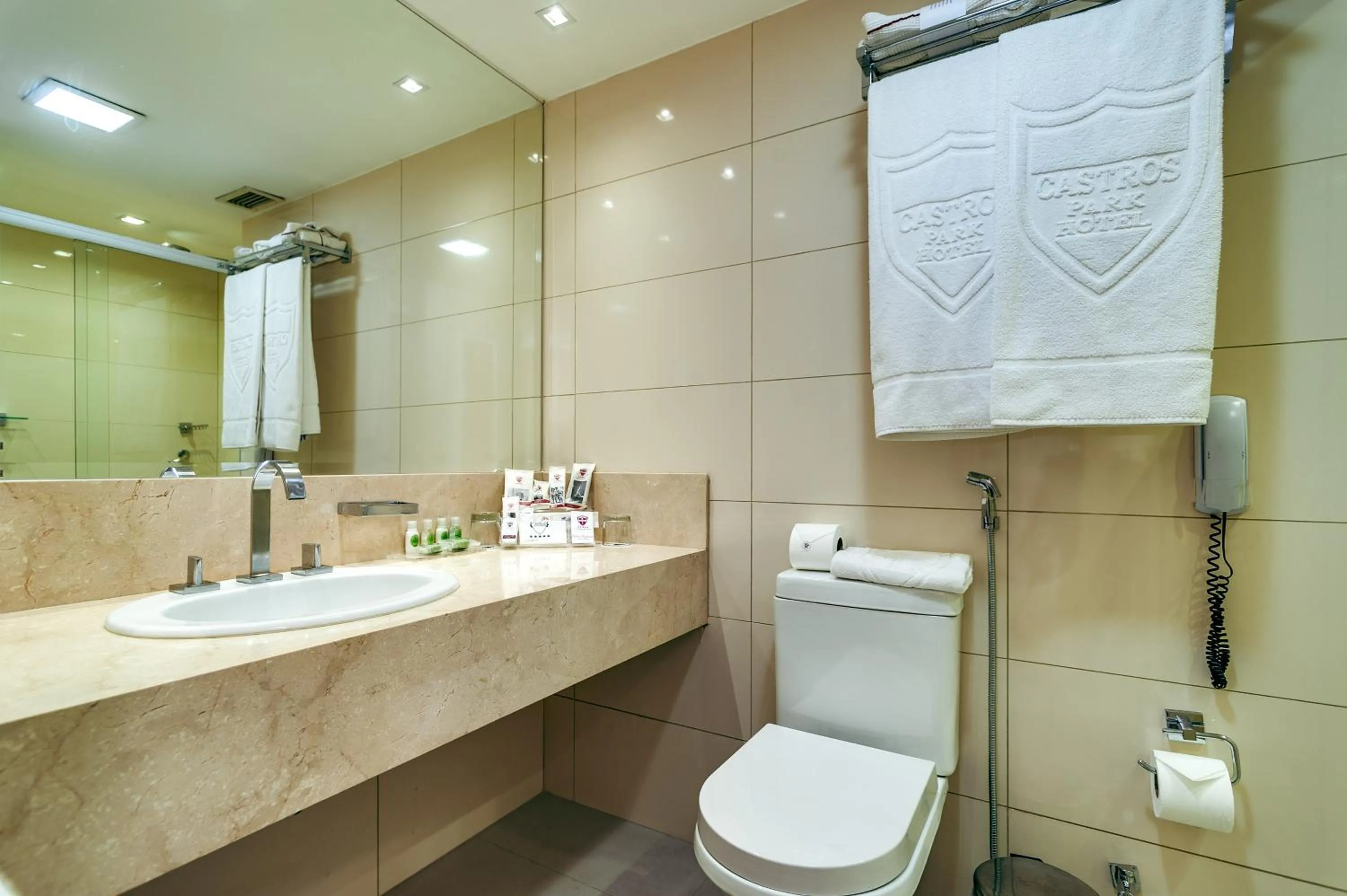 Bathroom in Castro's Park Hotel