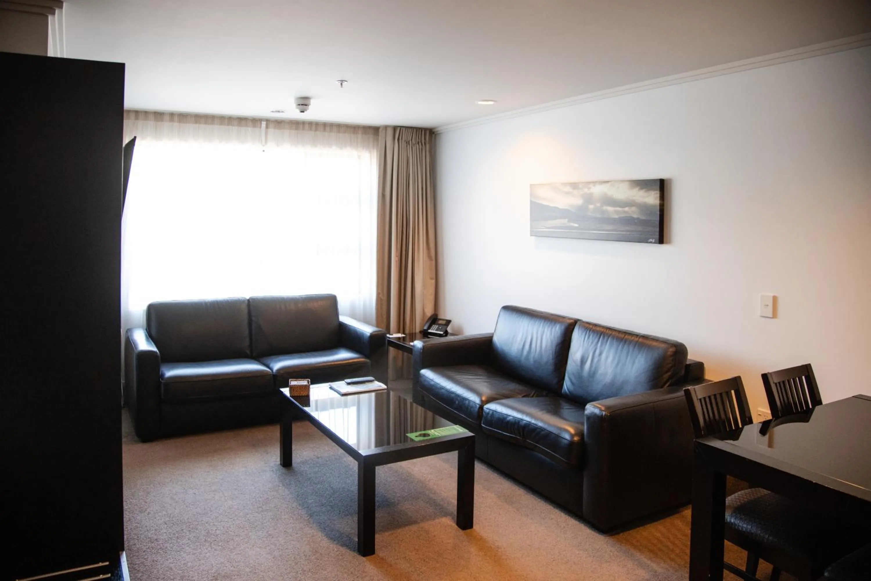 Living room in Ascot Park Hotel
