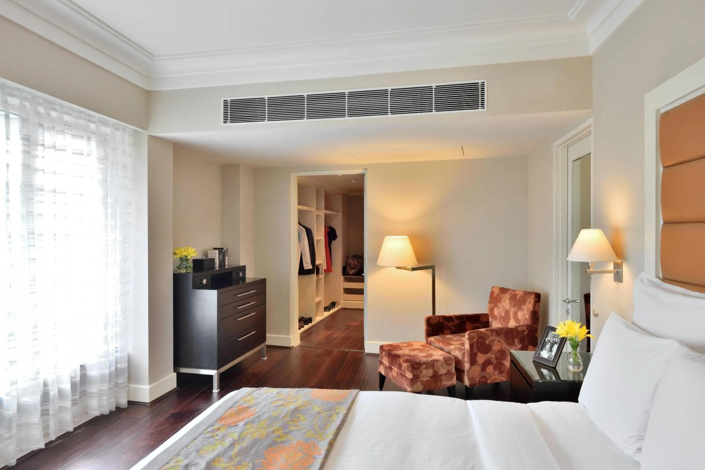 Bedroom, Bed in Marriott Executive Apartment - Lakeside Chalet, Mumbai