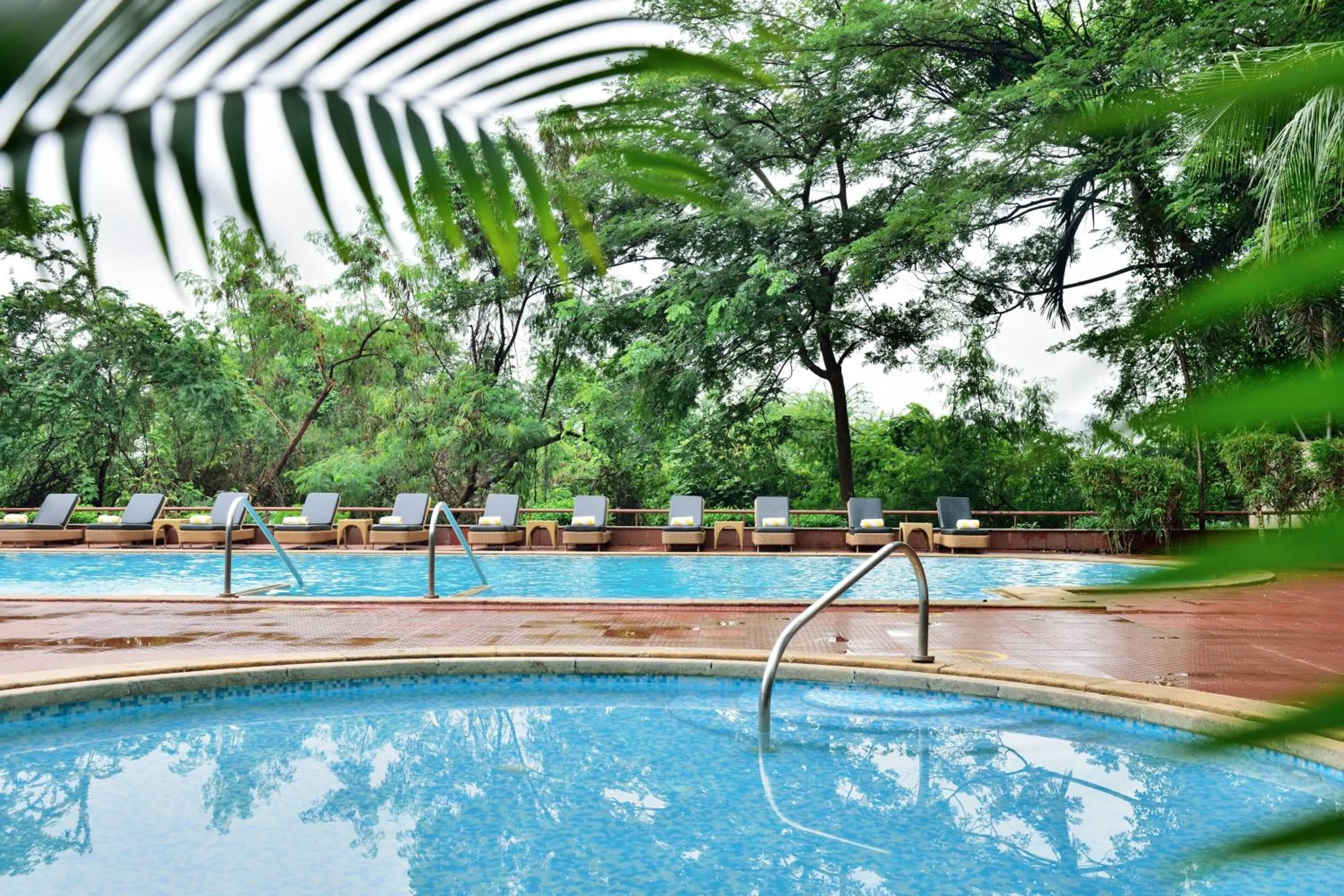Swimming pool in Marriott Executive Apartment - Lakeside Chalet, Mumbai