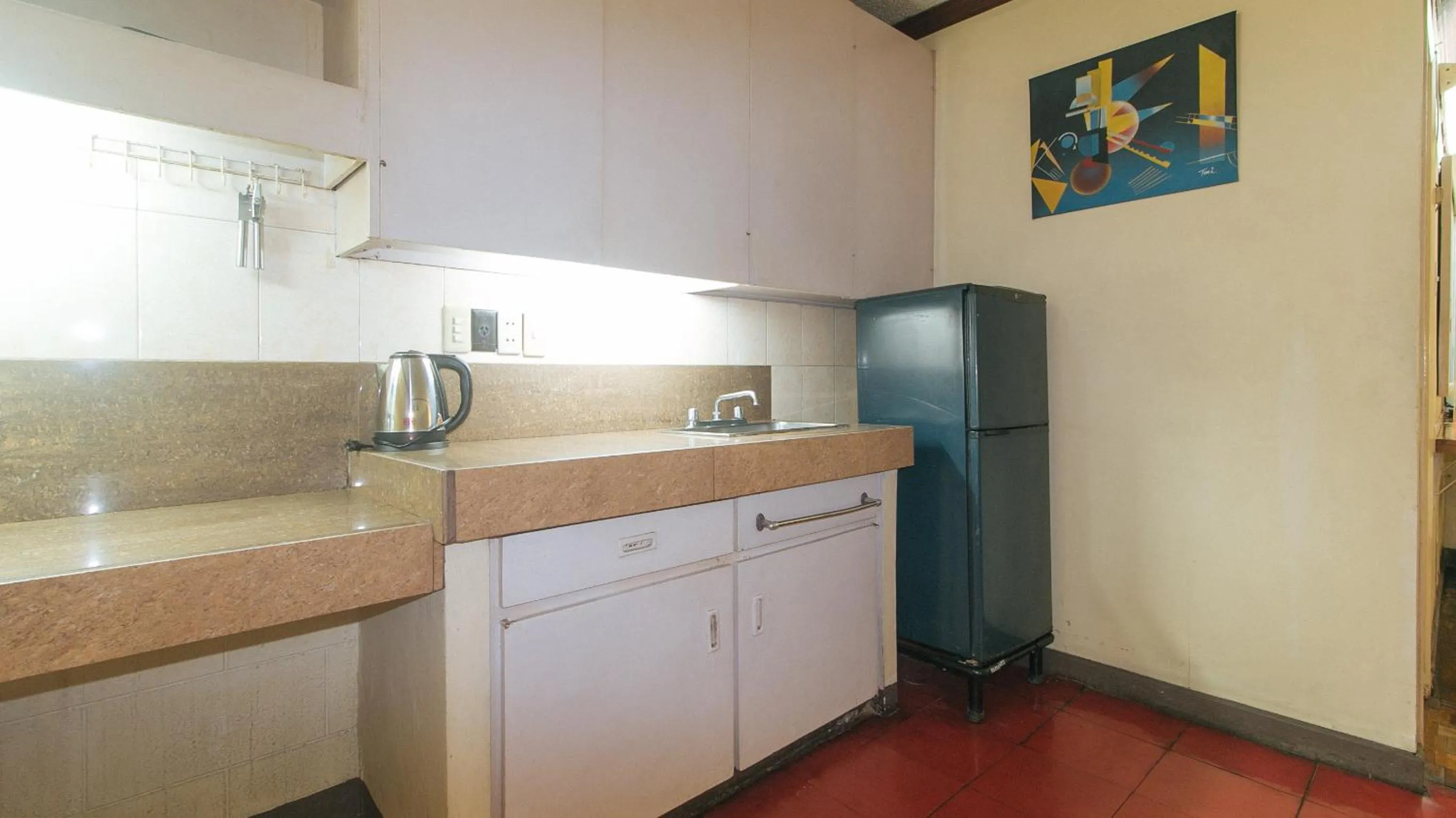Kitchen or kitchenette in RedDoorz at Broadway Court Apartelle Quezon City