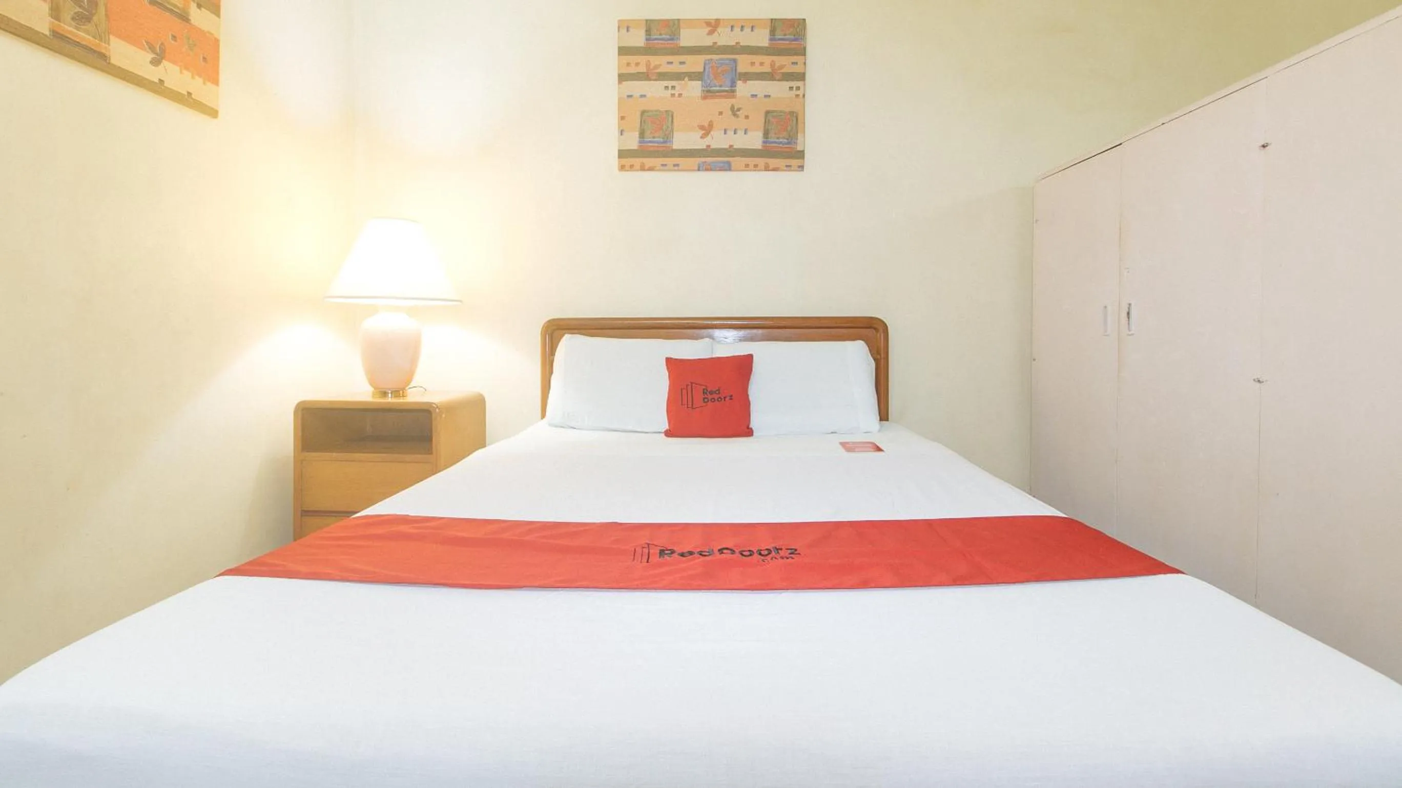 Bed in RedDoorz at Broadway Court Apartelle Quezon City