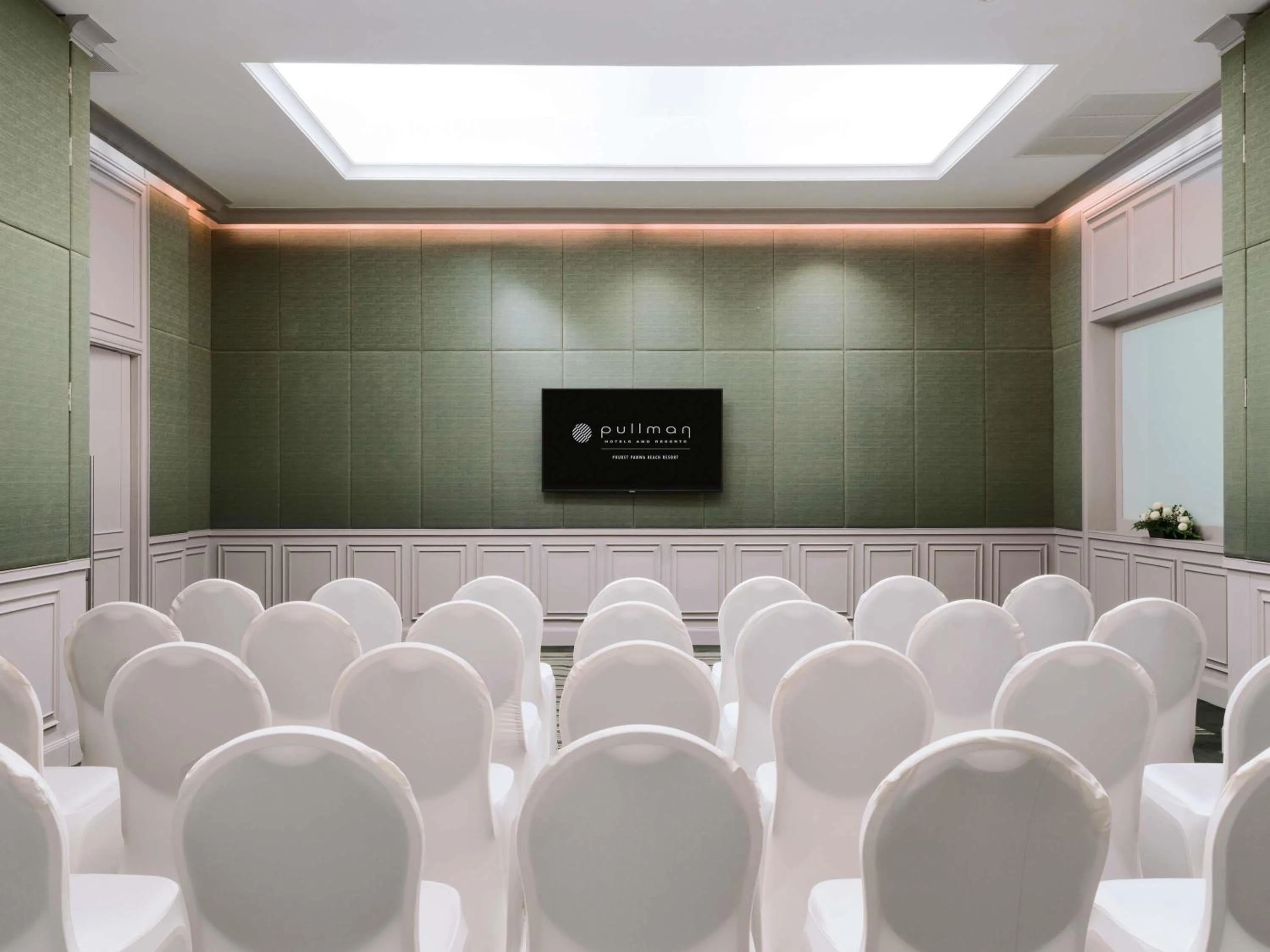 Meeting/conference room in Pullman Phuket Panwa Beach Resort