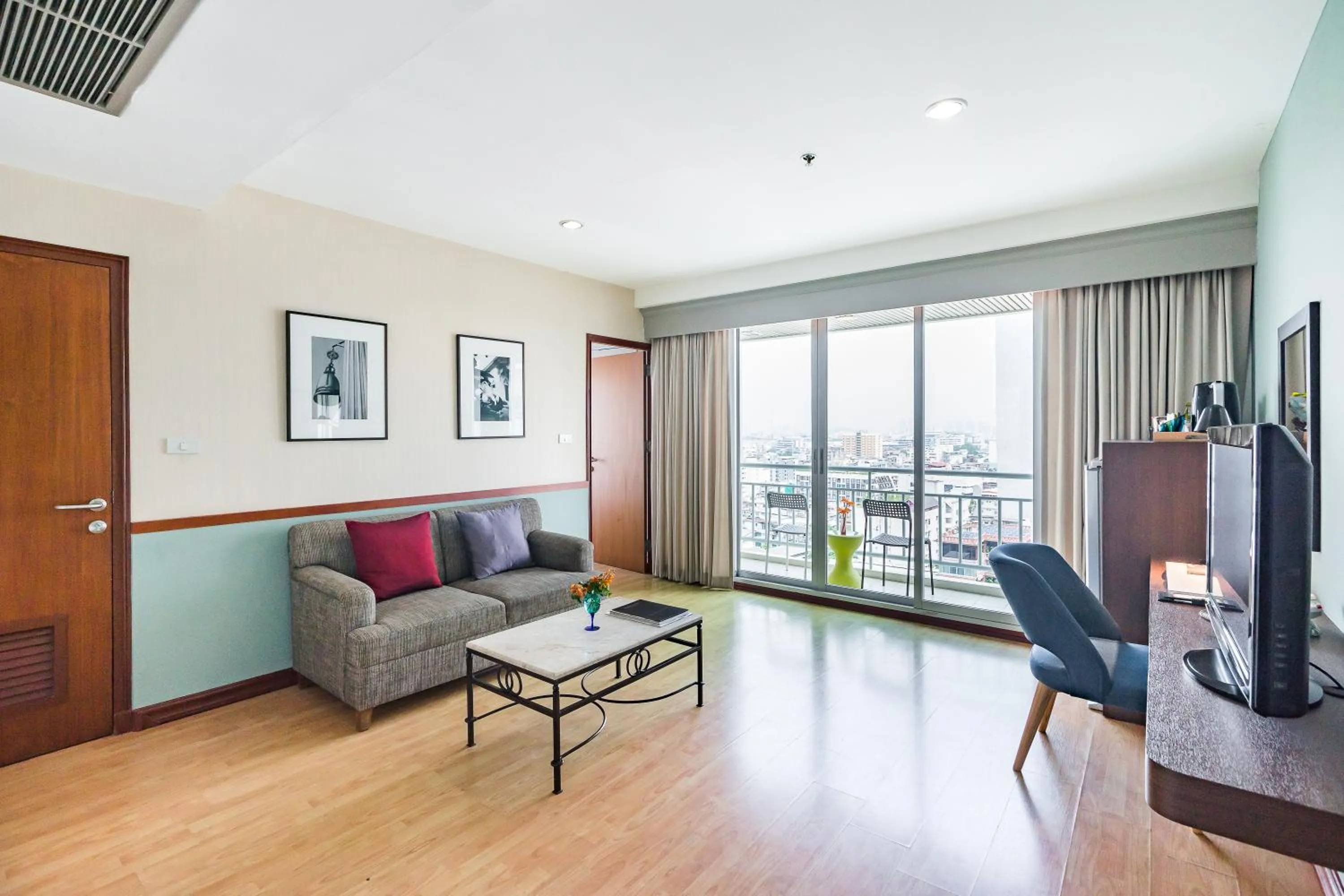 Living room in Evergreen Place Siam by UHG