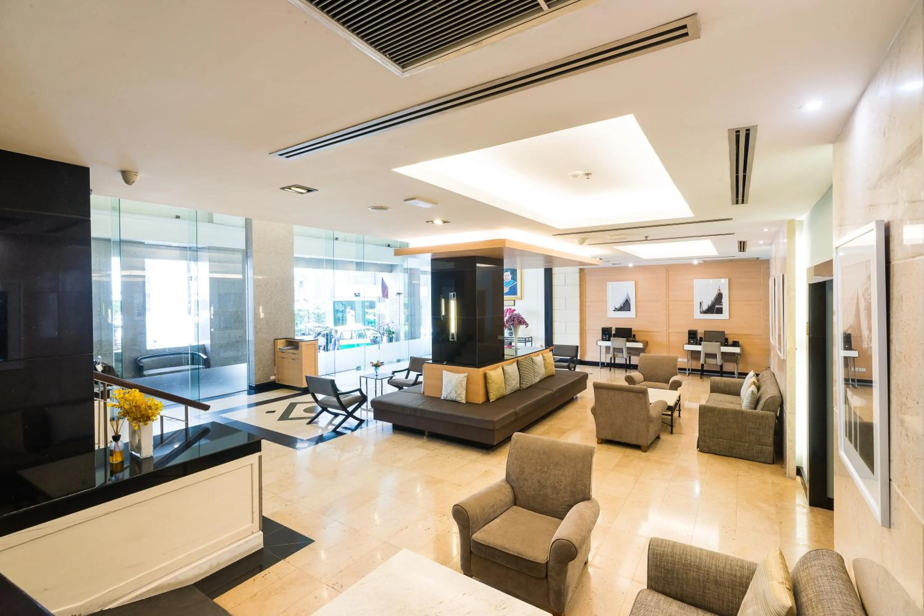 Lobby or reception in Evergreen Place Siam by UHG