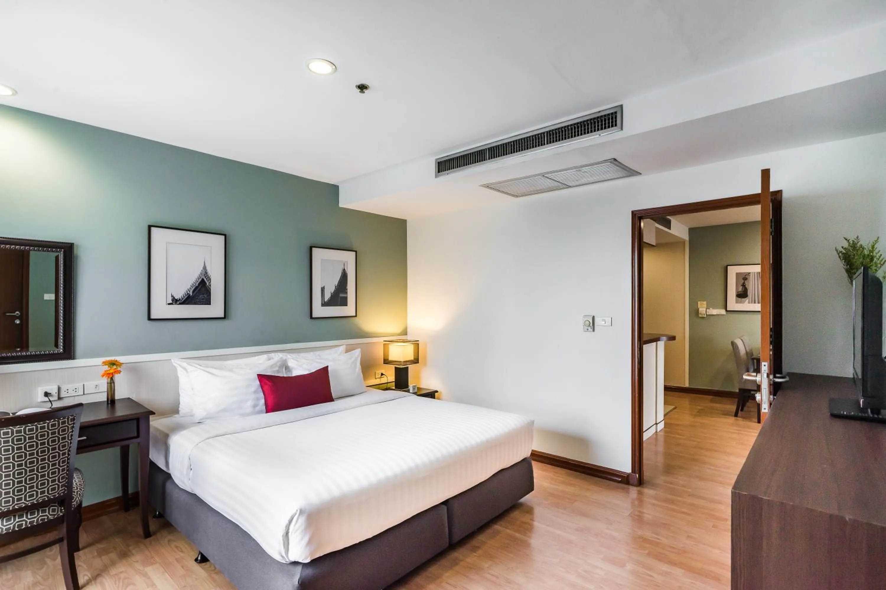 Bed in Evergreen Place Siam by UHG