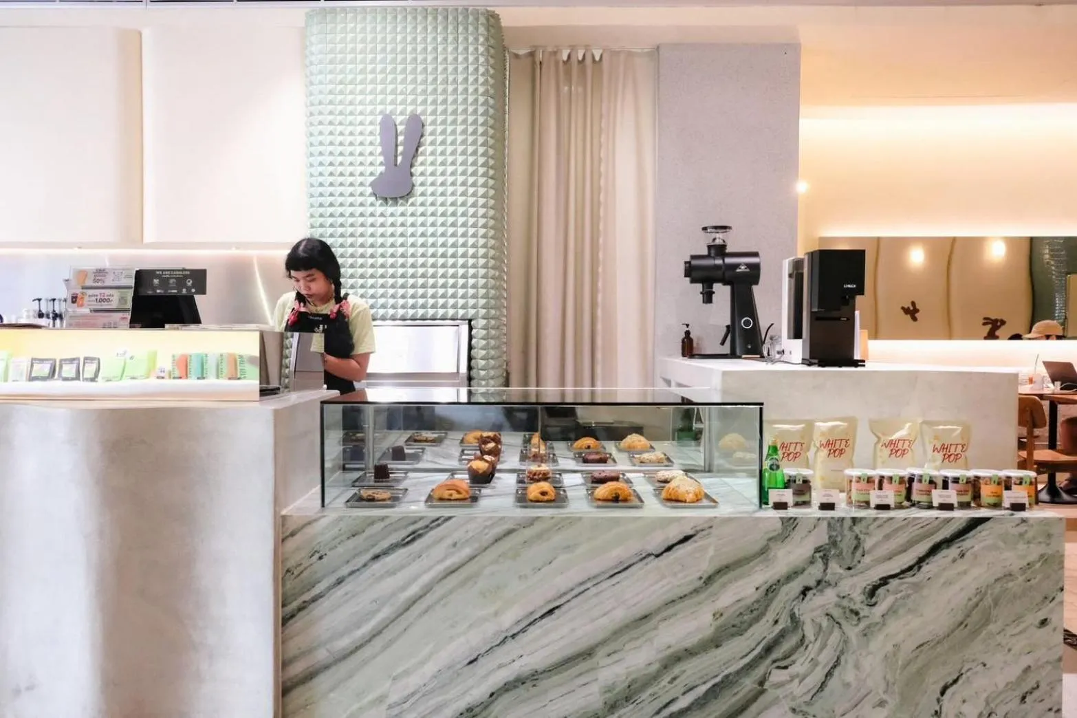 Coffee/tea facilities in Evergreen Place Siam by UHG