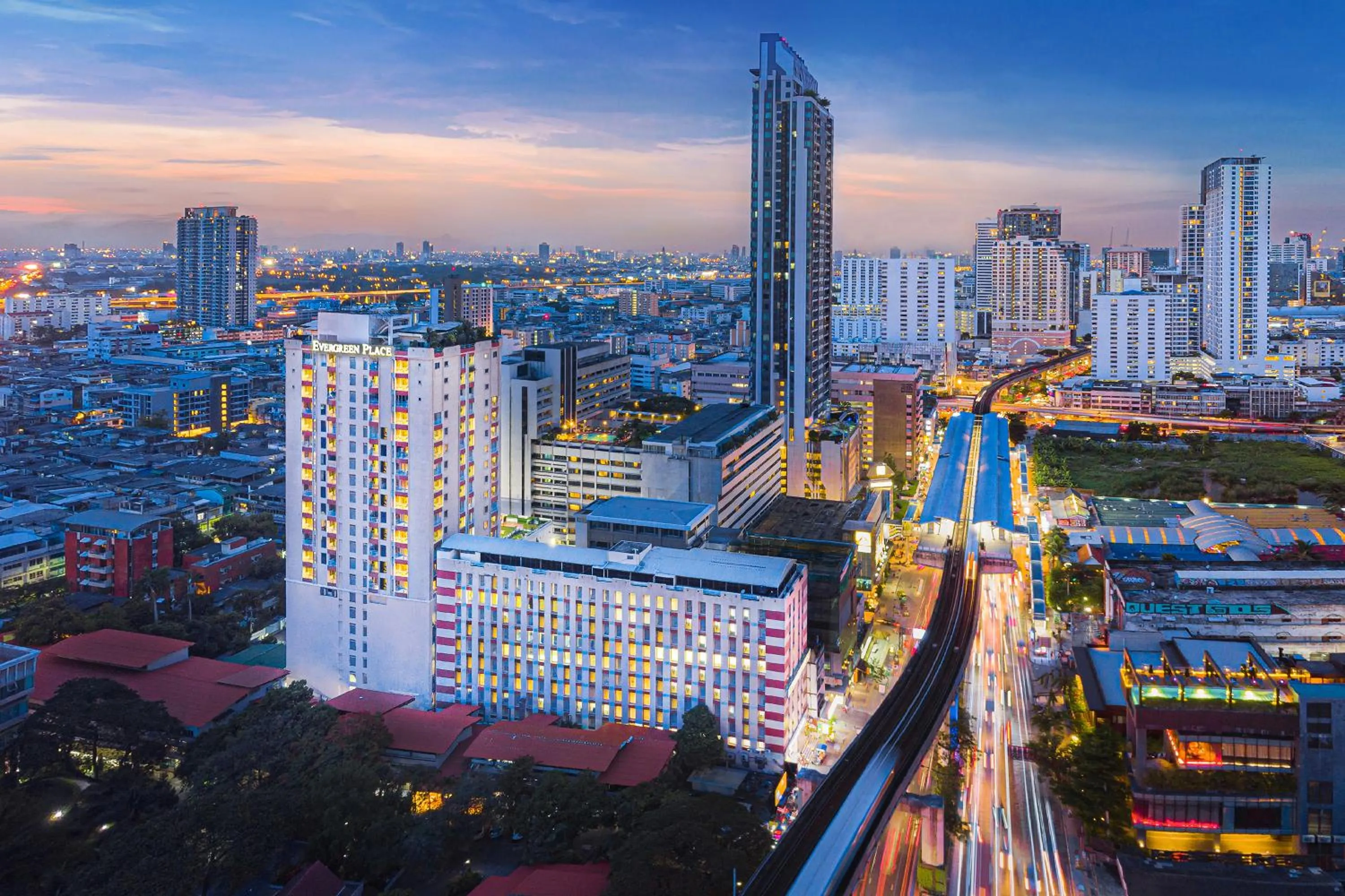 Property building in Evergreen Place Siam by UHG