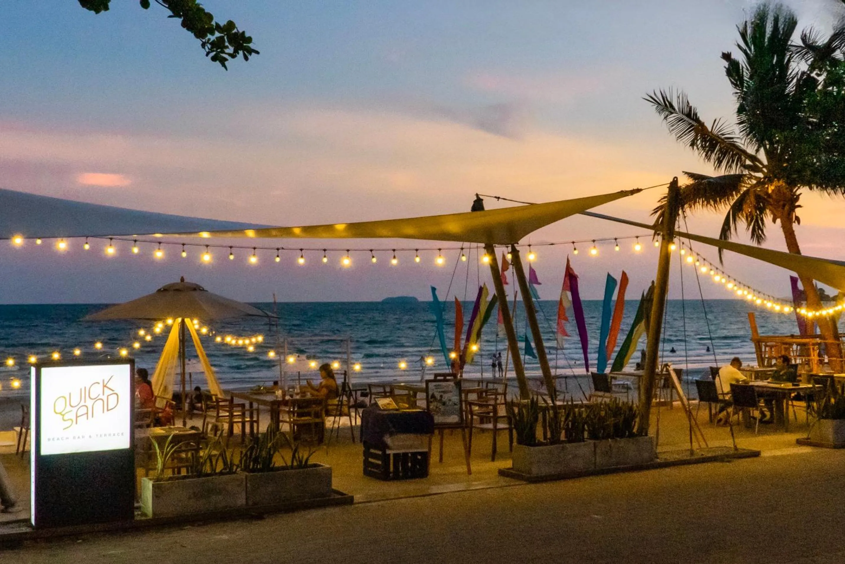 Lounge or bar in Q Resort Rayong