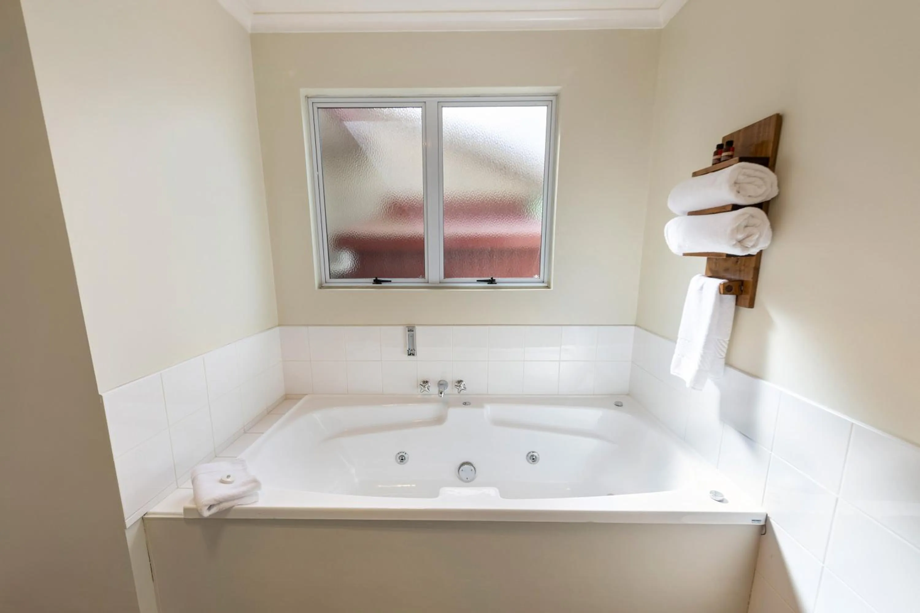 Bathroom in Tower Lodge Motel