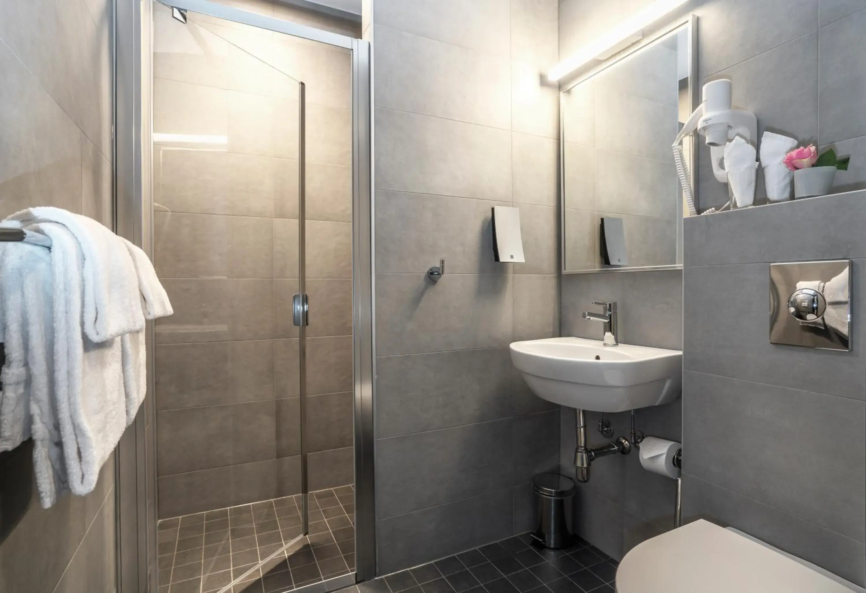 Double Room - Disability Access in Thon Hotel Bjørneparken Double Room - Disability Access in Thon Hotel Bjørneparken