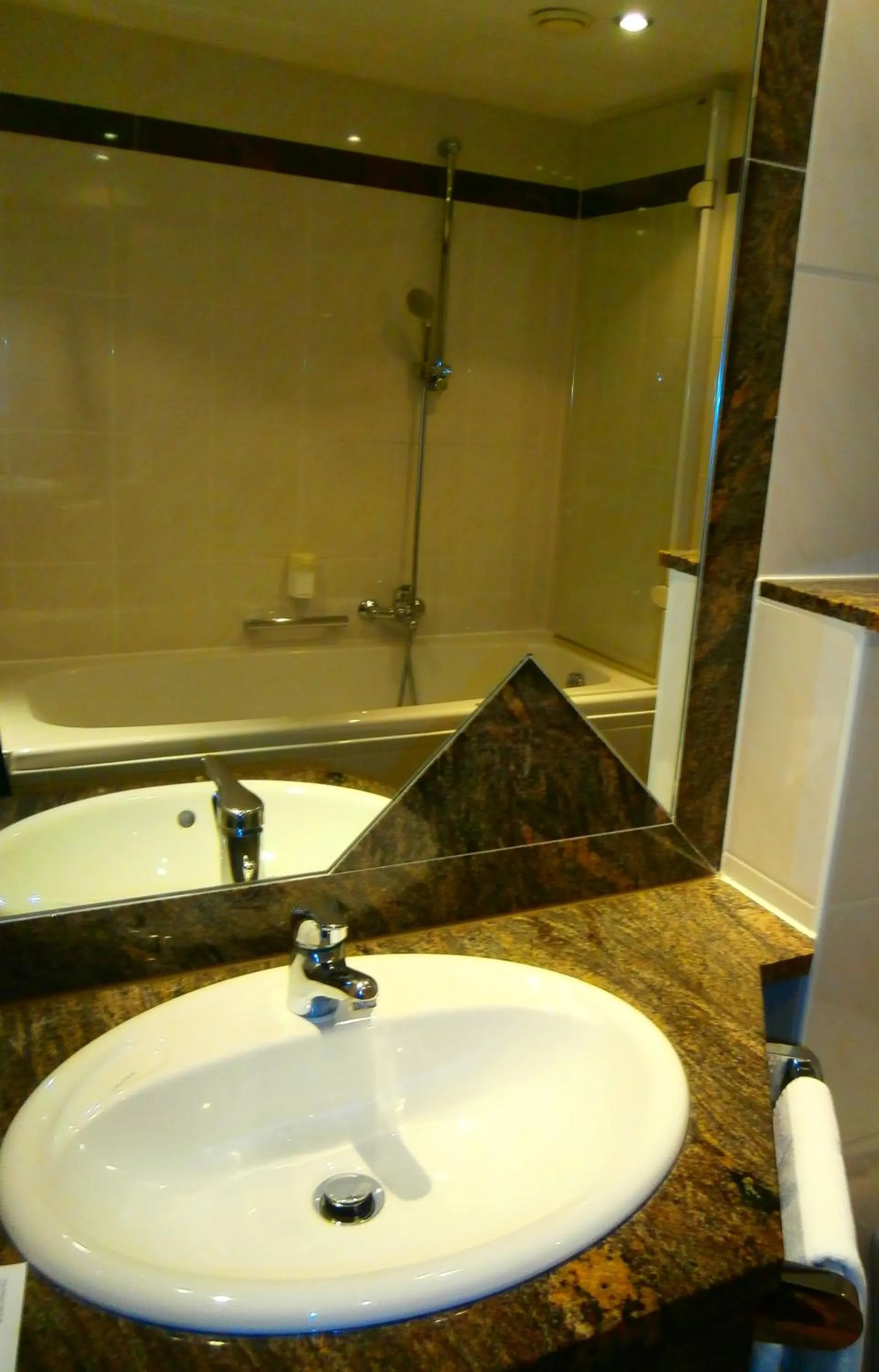 Bathroom in Das Kaltschmid - Familotel Tirol