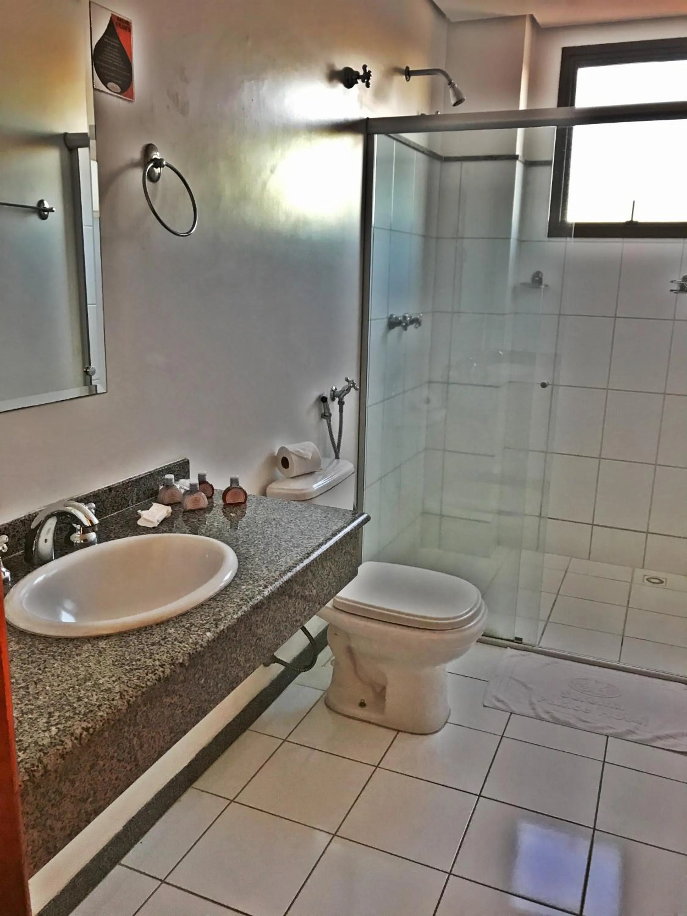 Bathroom in Serema Palace Hotel