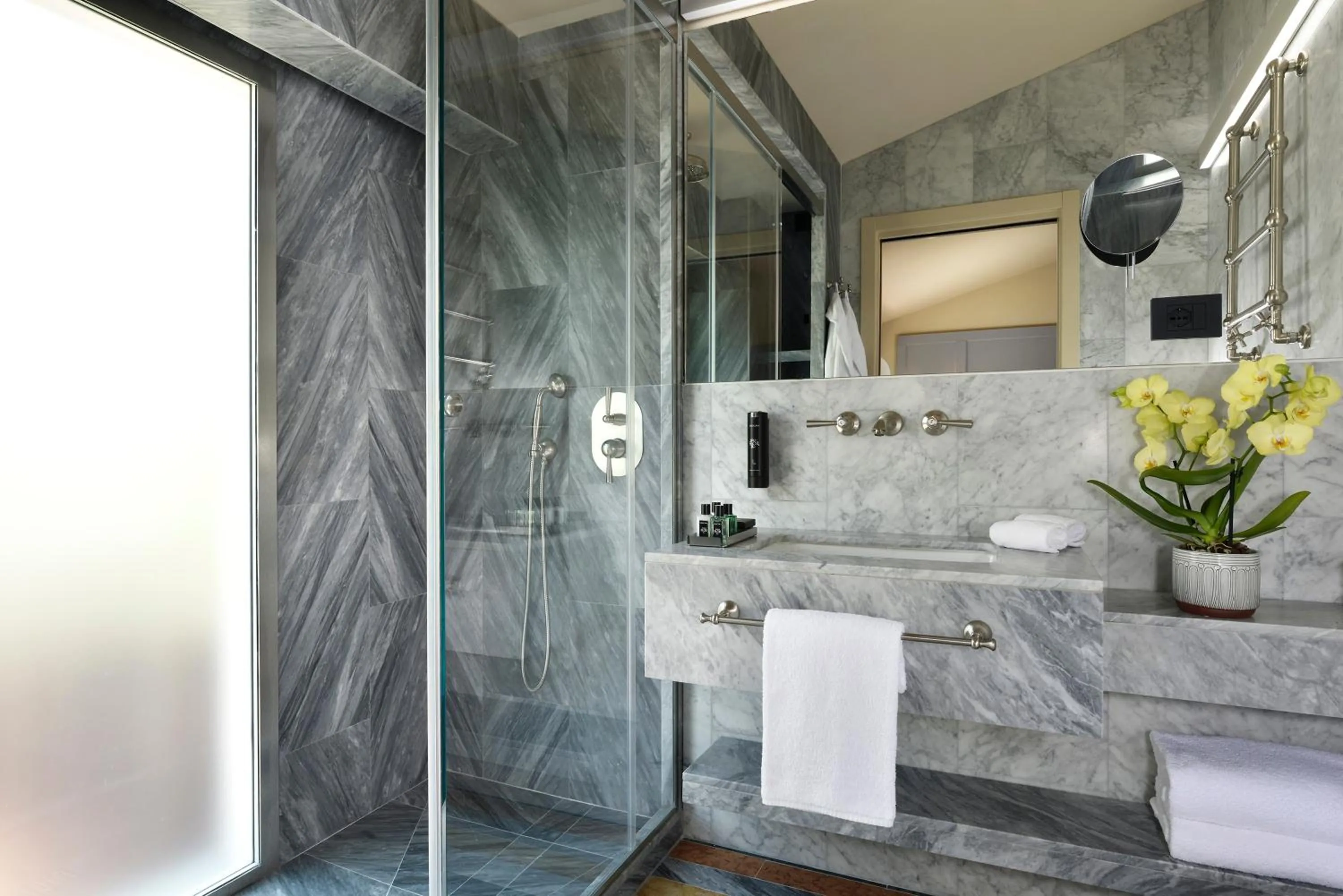 Shower in Floren Hotel