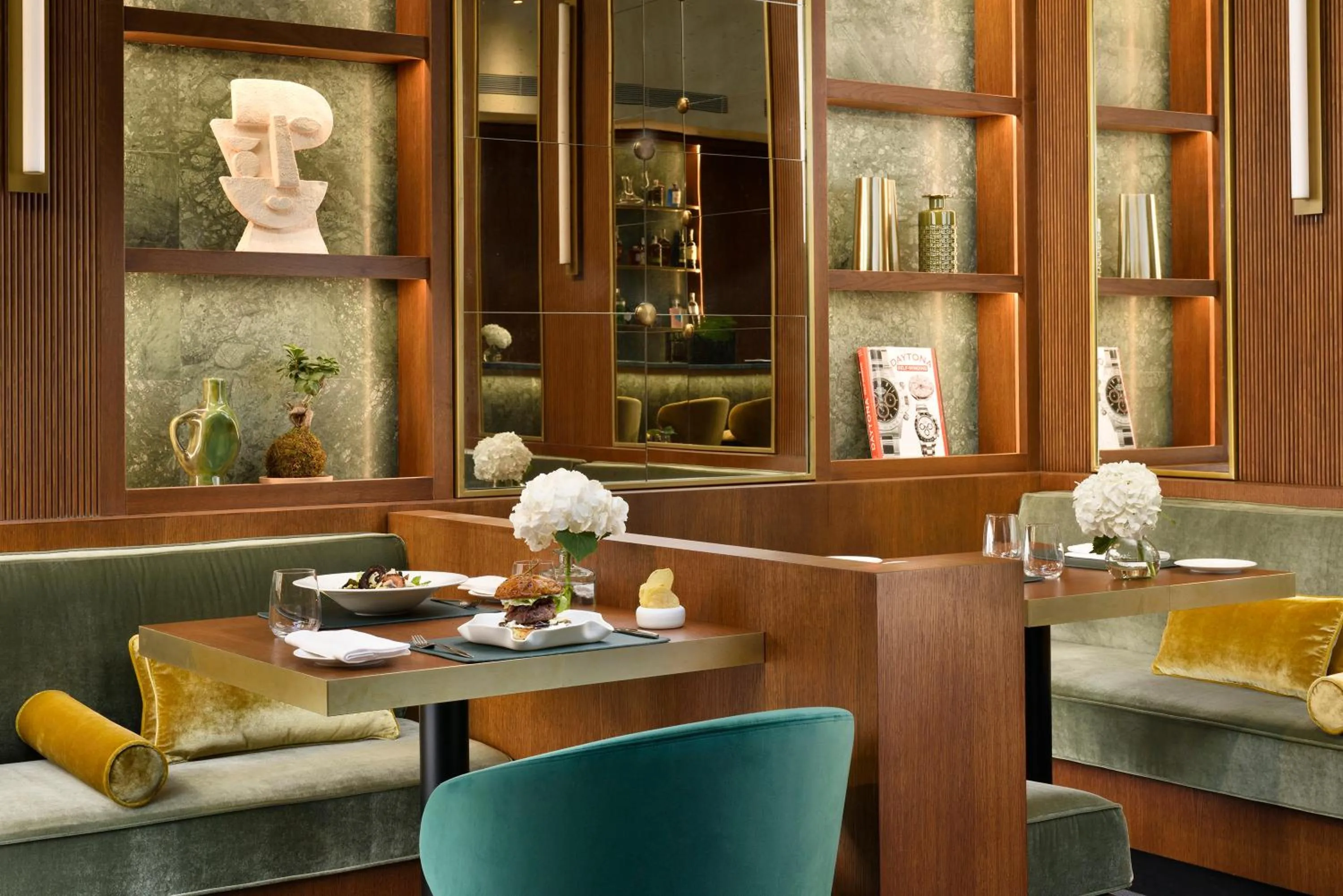 Restaurant/places to eat in Floren Hotel