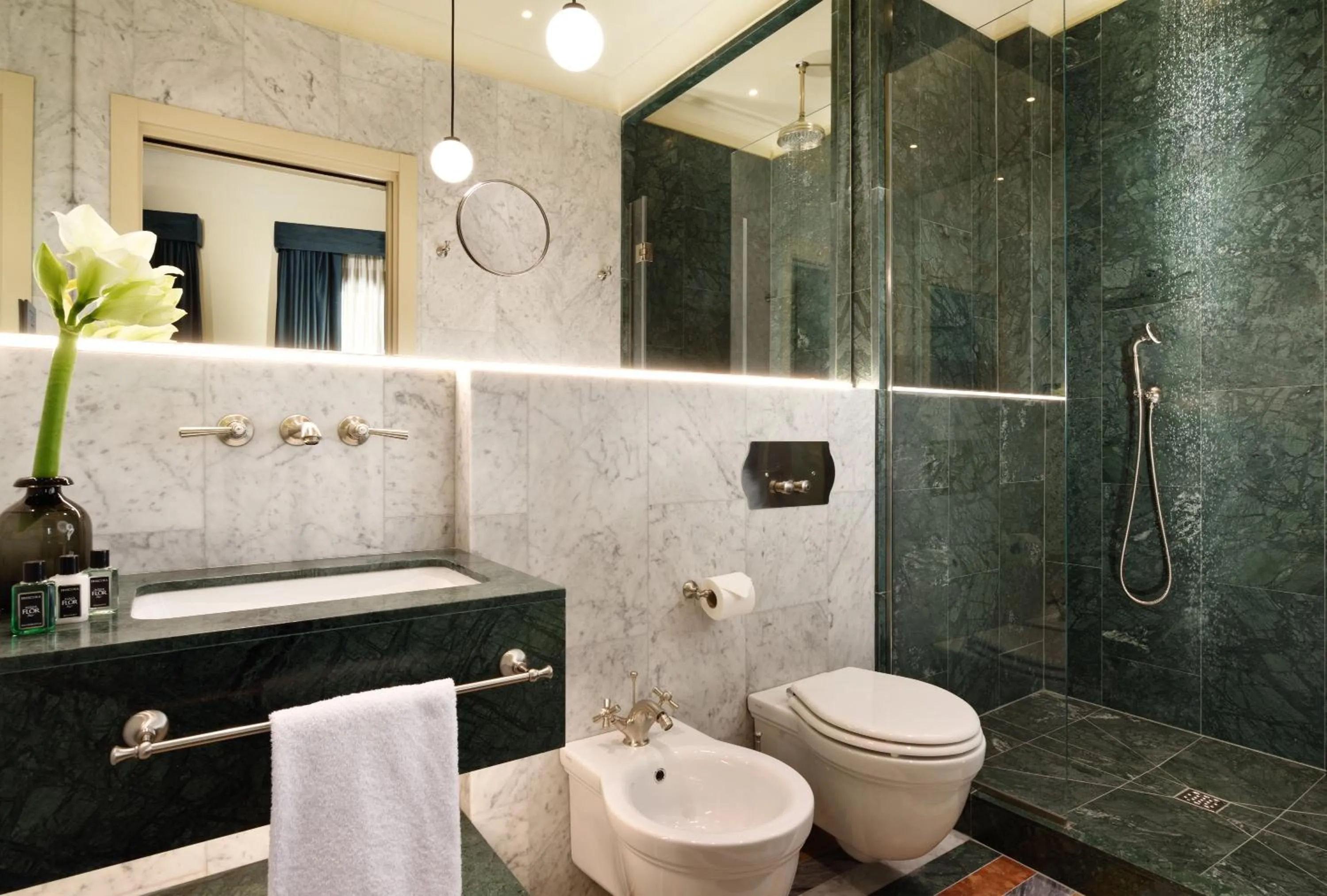 Shower in Floren Hotel