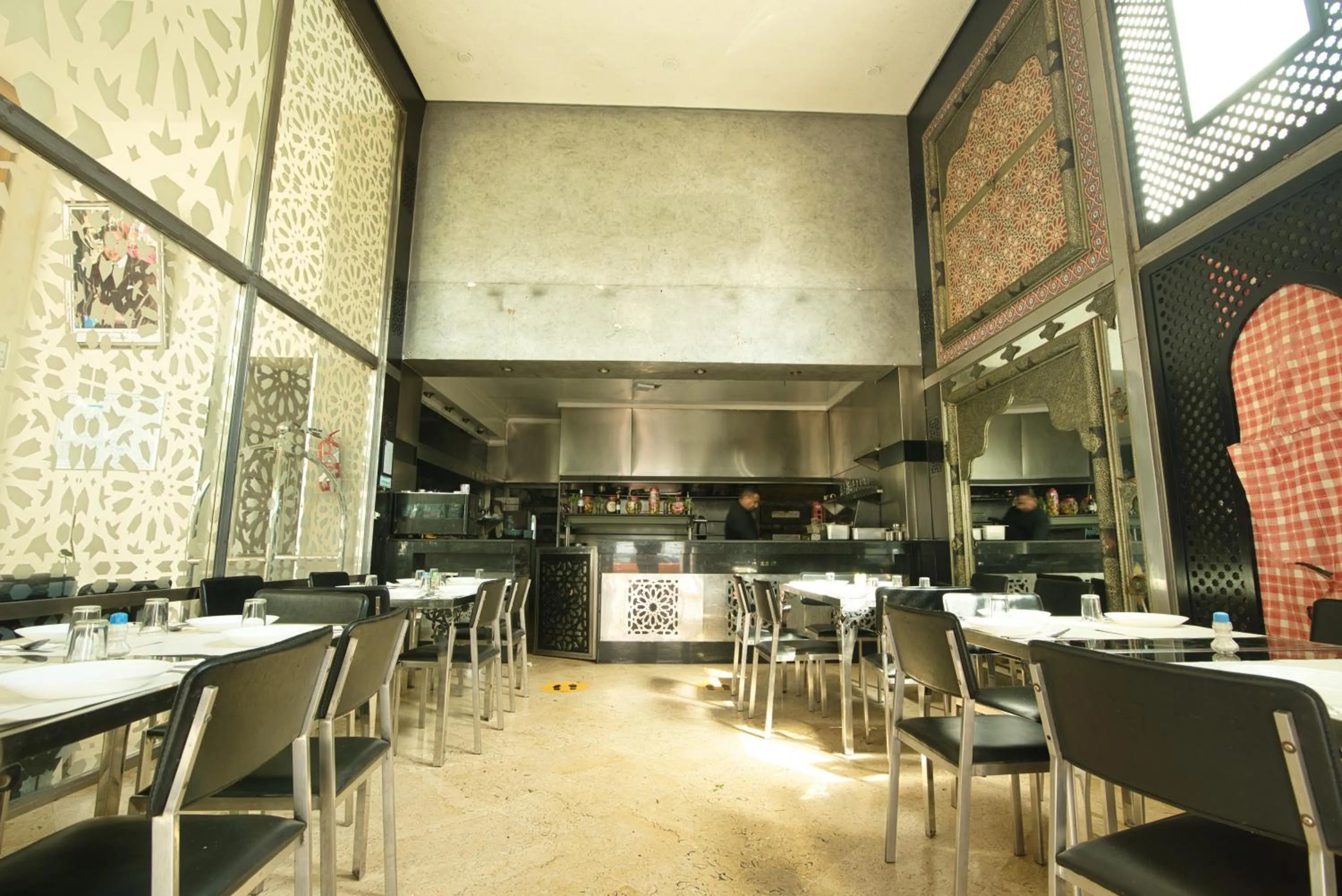 Restaurant/places to eat in Appart Hôtel Founty Beach