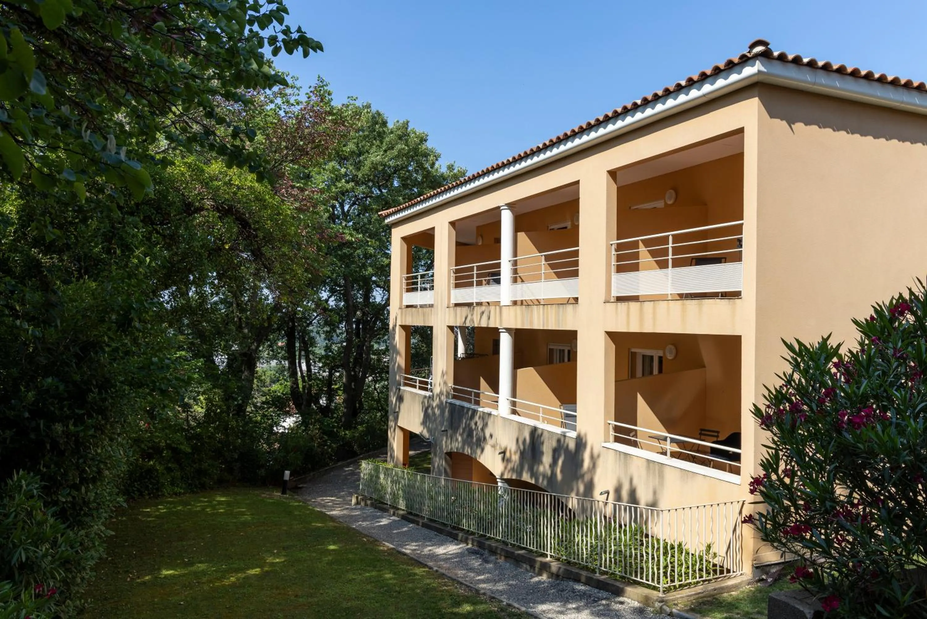 acessibility in The Originals City, Hôtel Côté Sud, Marseille Est