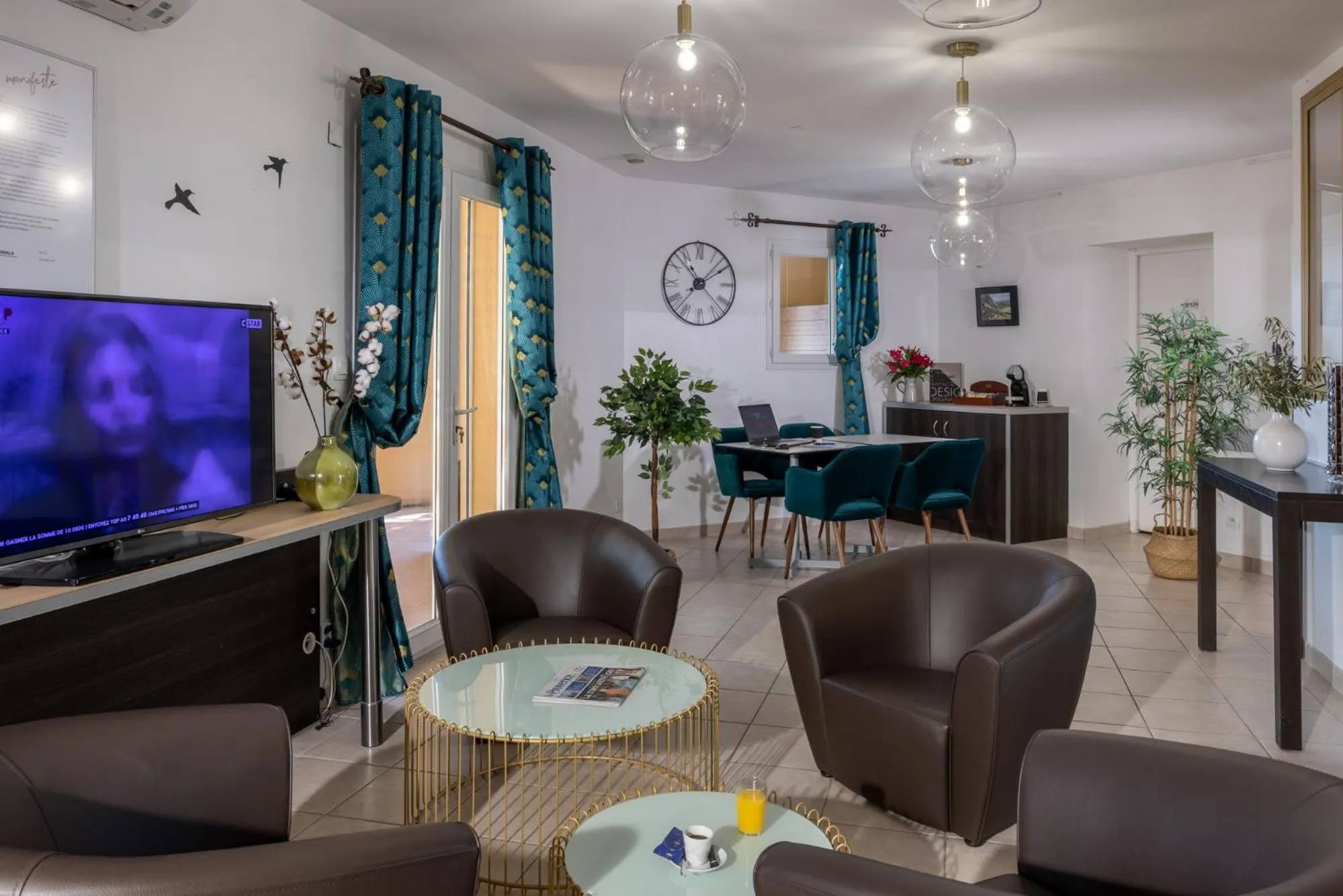 Lobby or reception in The Originals City, Hôtel Côté Sud, Marseille Est