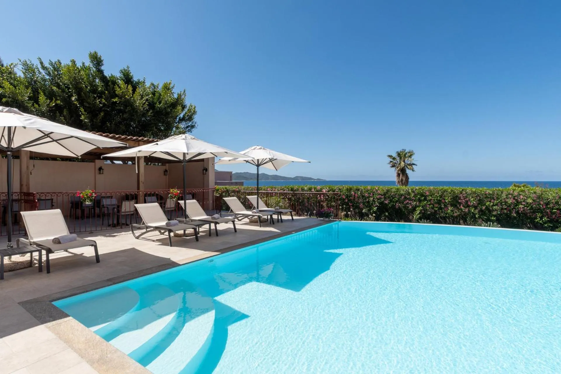 Swimming pool in Hôtel Demeure Loredana