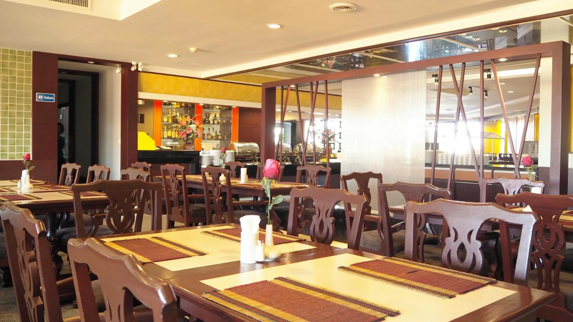 Restaurant/places to eat in City Beach Resort