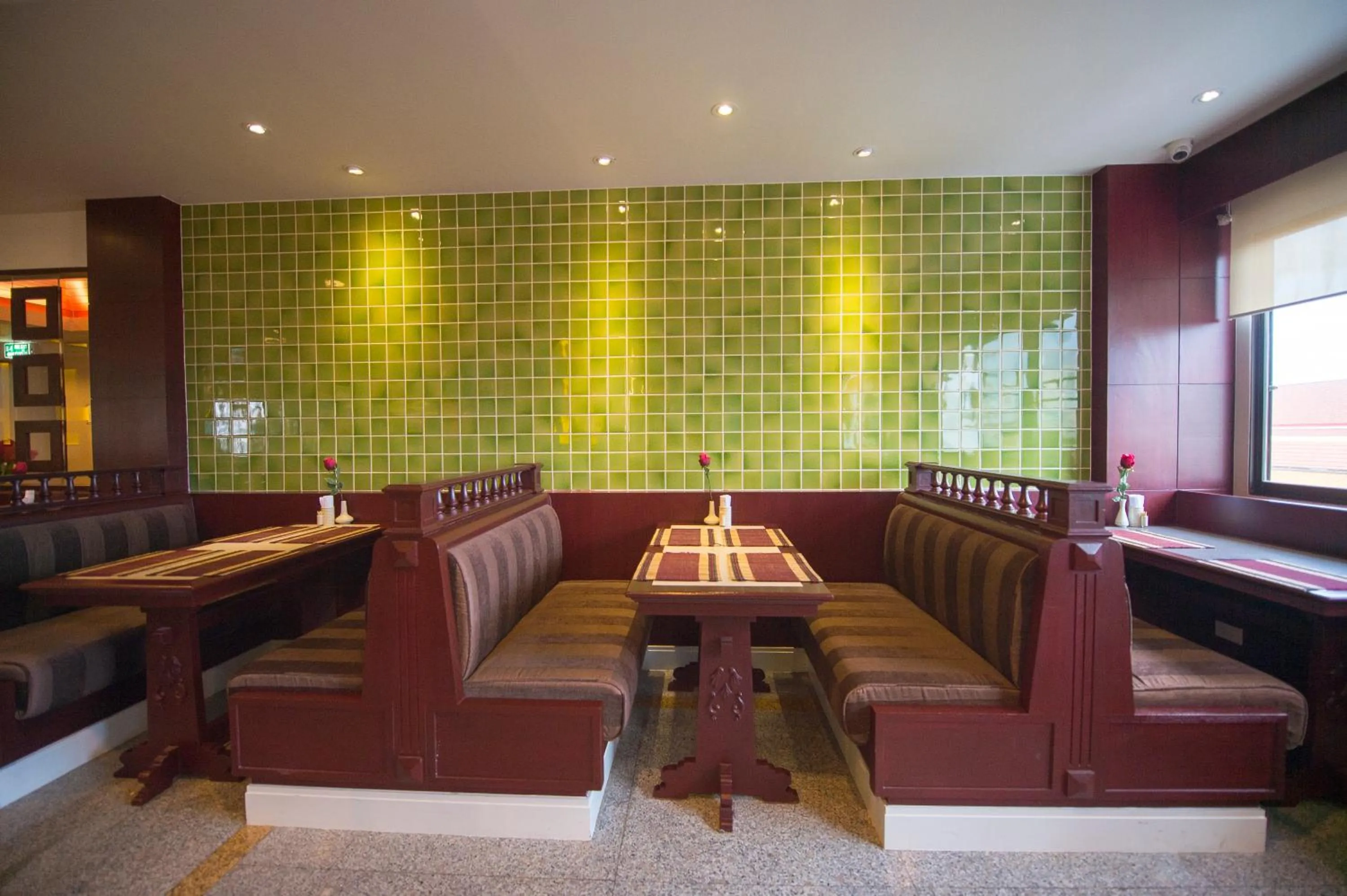 Restaurant/places to eat in City Beach Resort