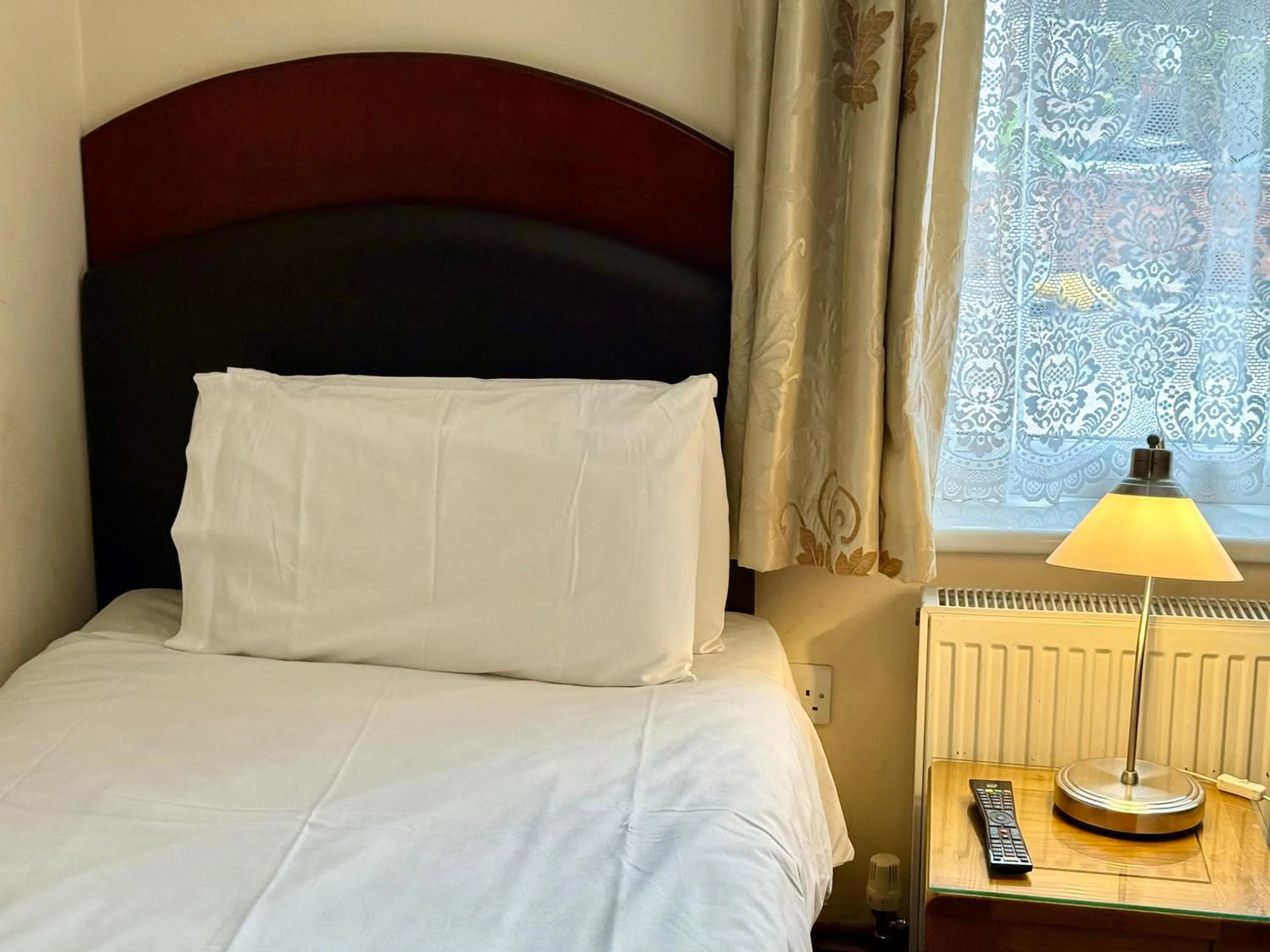 Bedroom, Bed in Airport Guest House