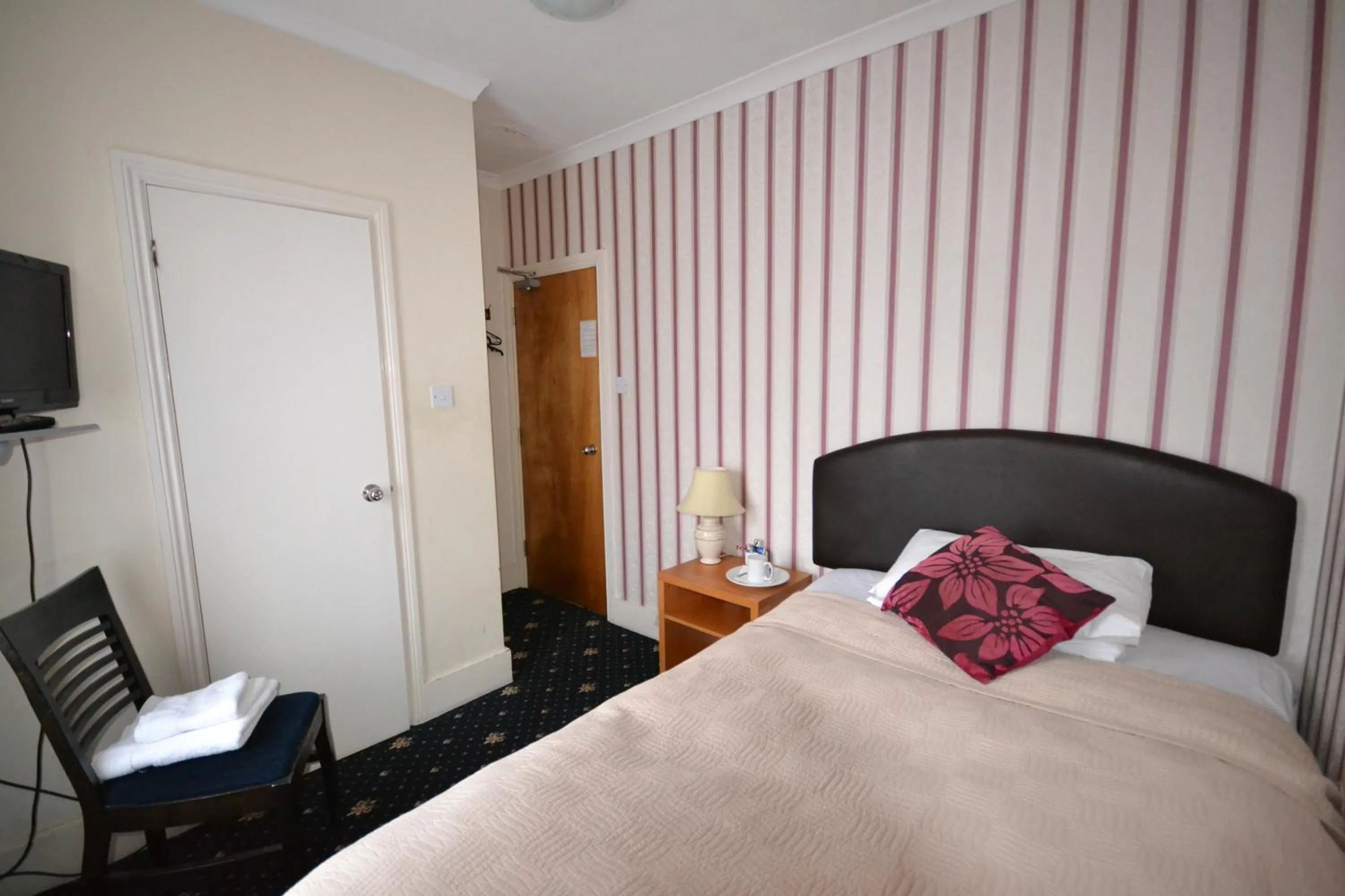 Bed in Airport Guest House