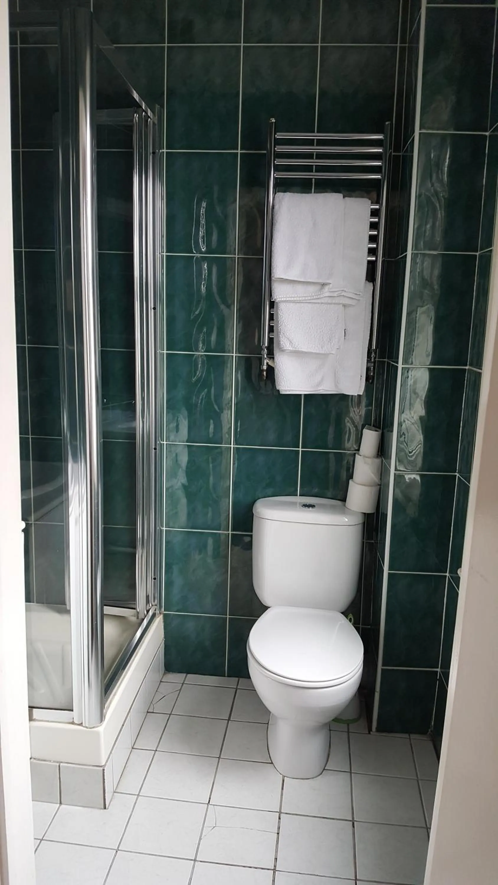 Shower in Airport Guest House