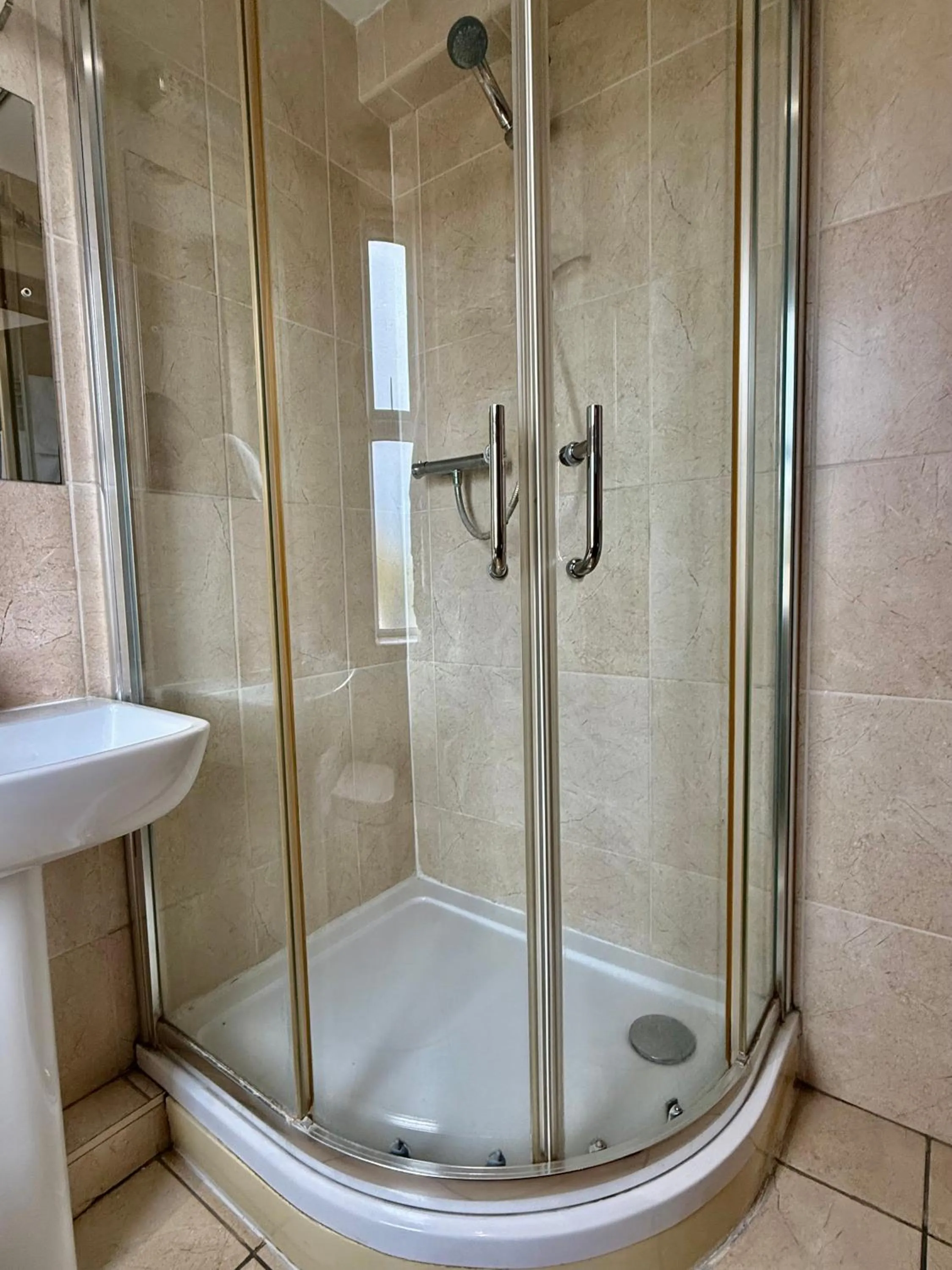 Shower in Airport Guest House