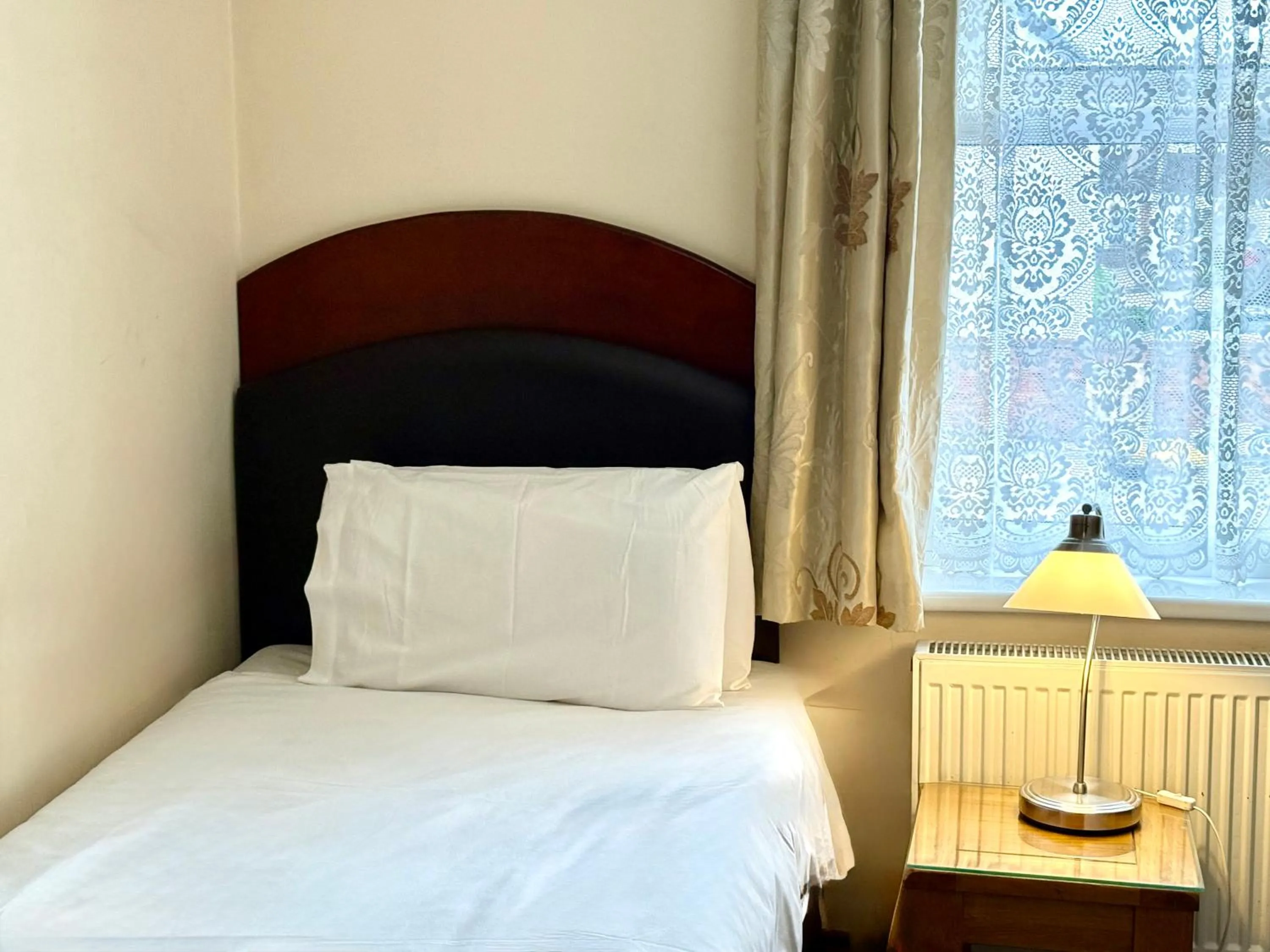 Bedroom, Bed in Airport Guest House