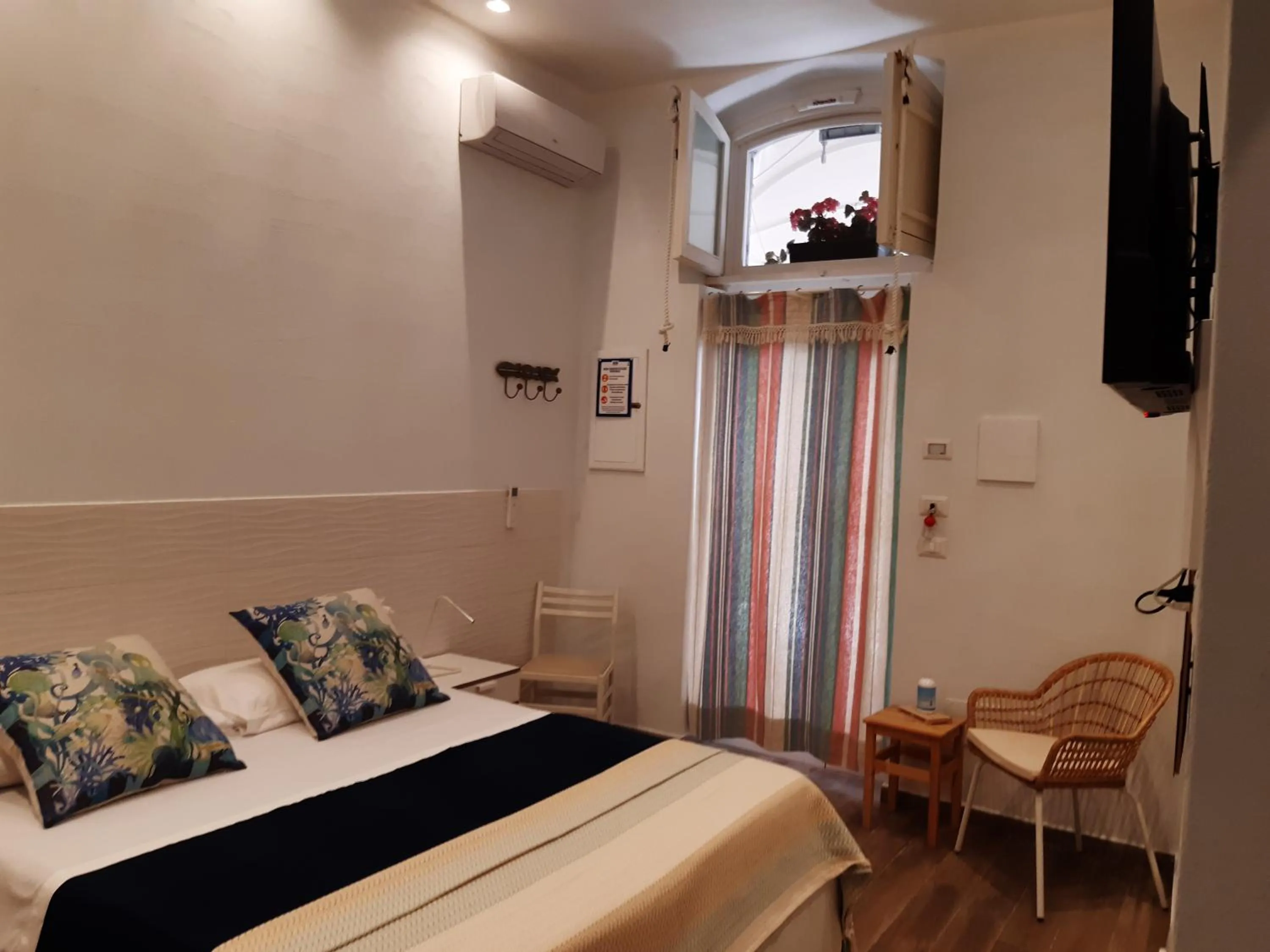 Bed in Canzone del sole