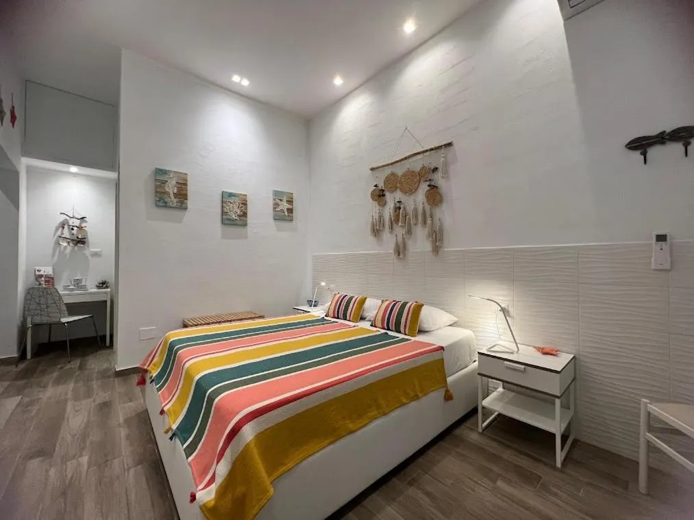 Bed in Canzone del sole