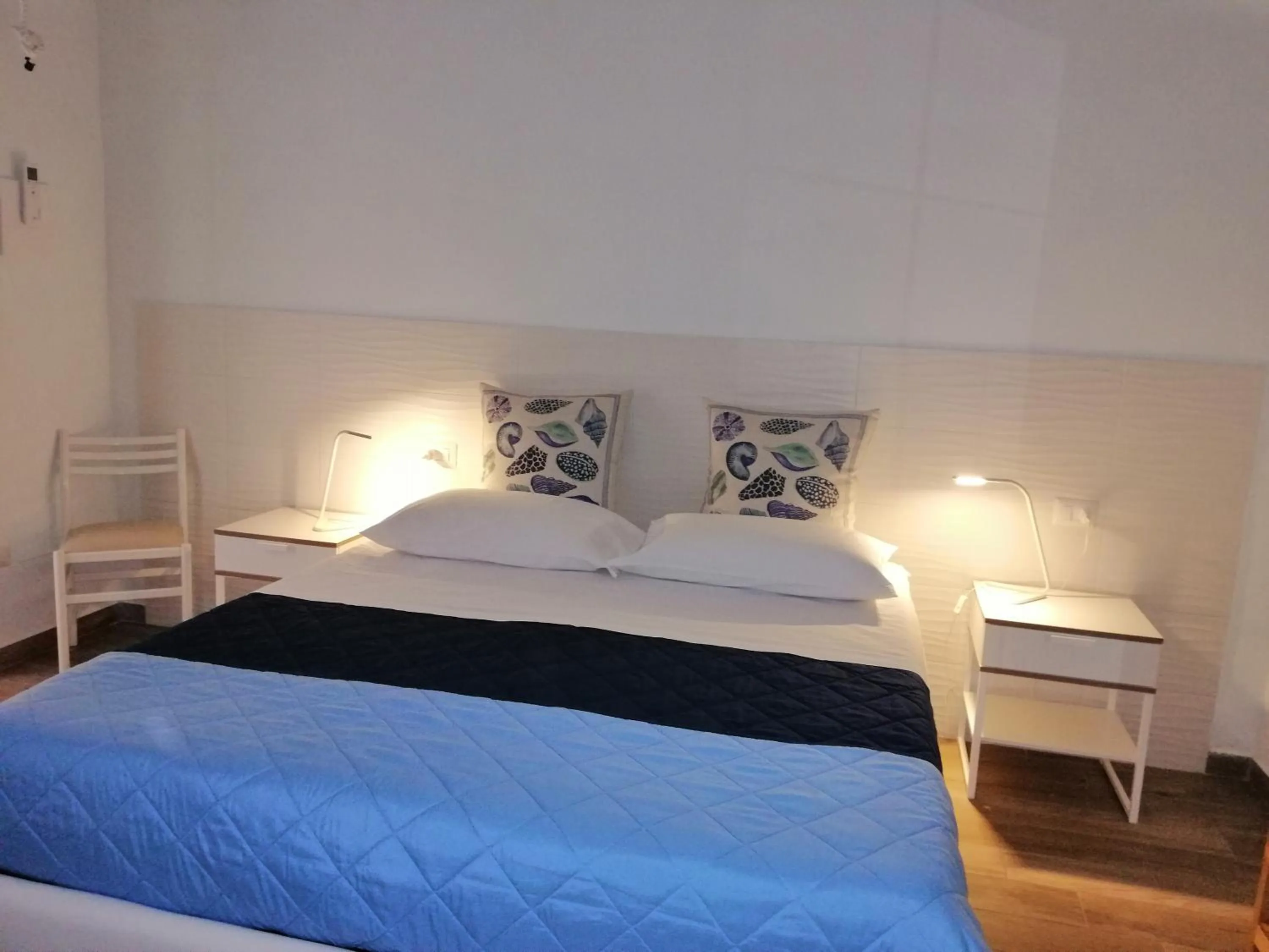 Bed in Canzone del sole