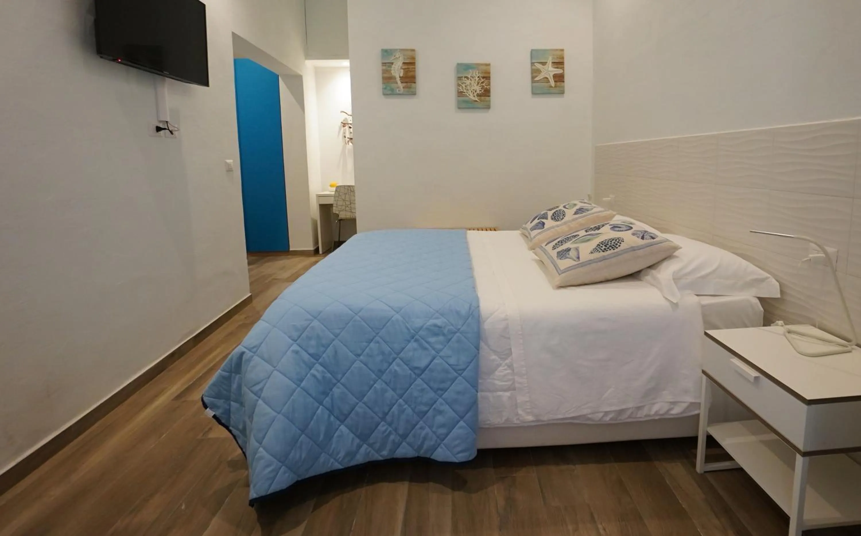 Bed in Canzone del sole