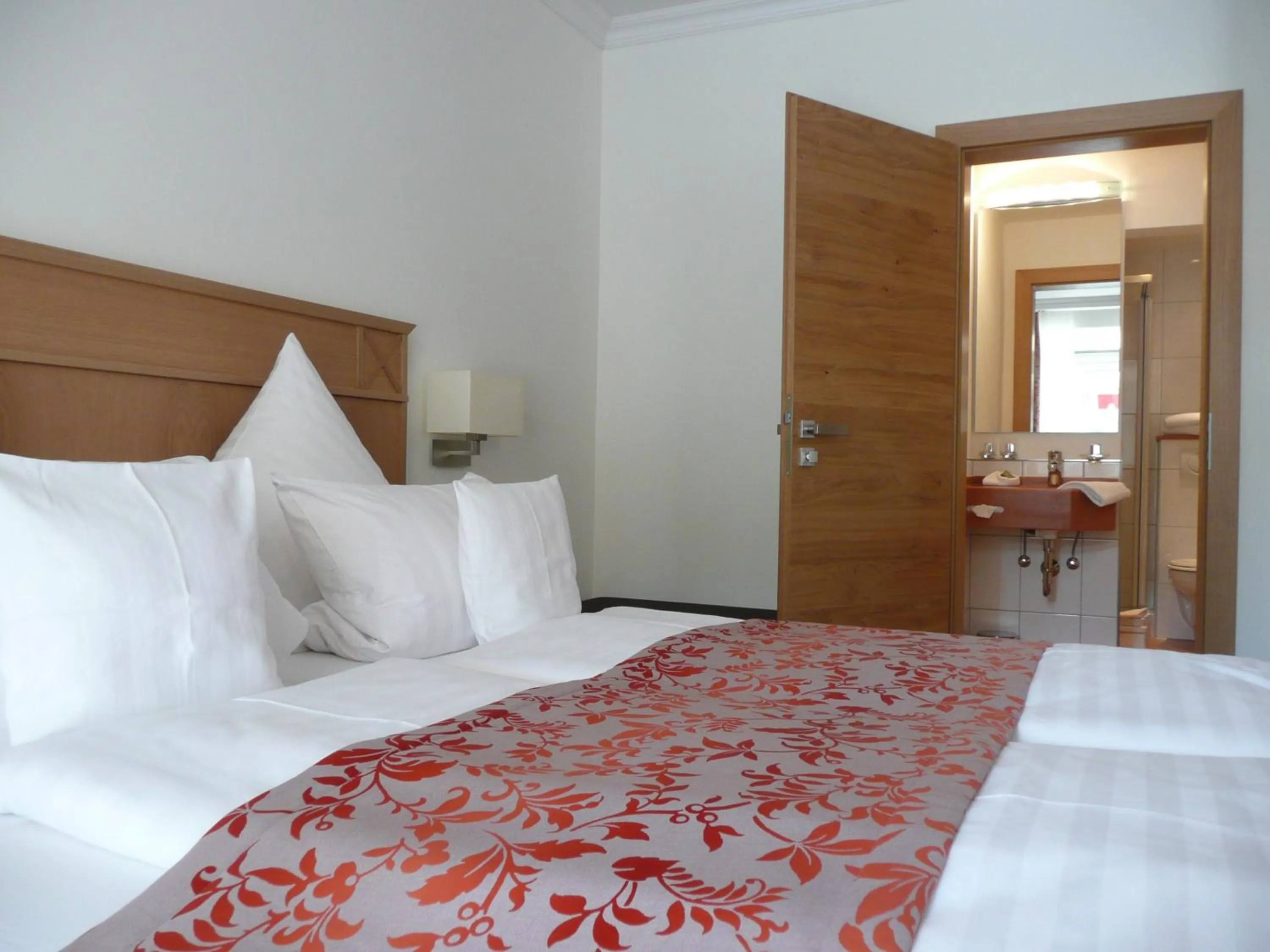Bed in Hotel Garni Rheinpracht