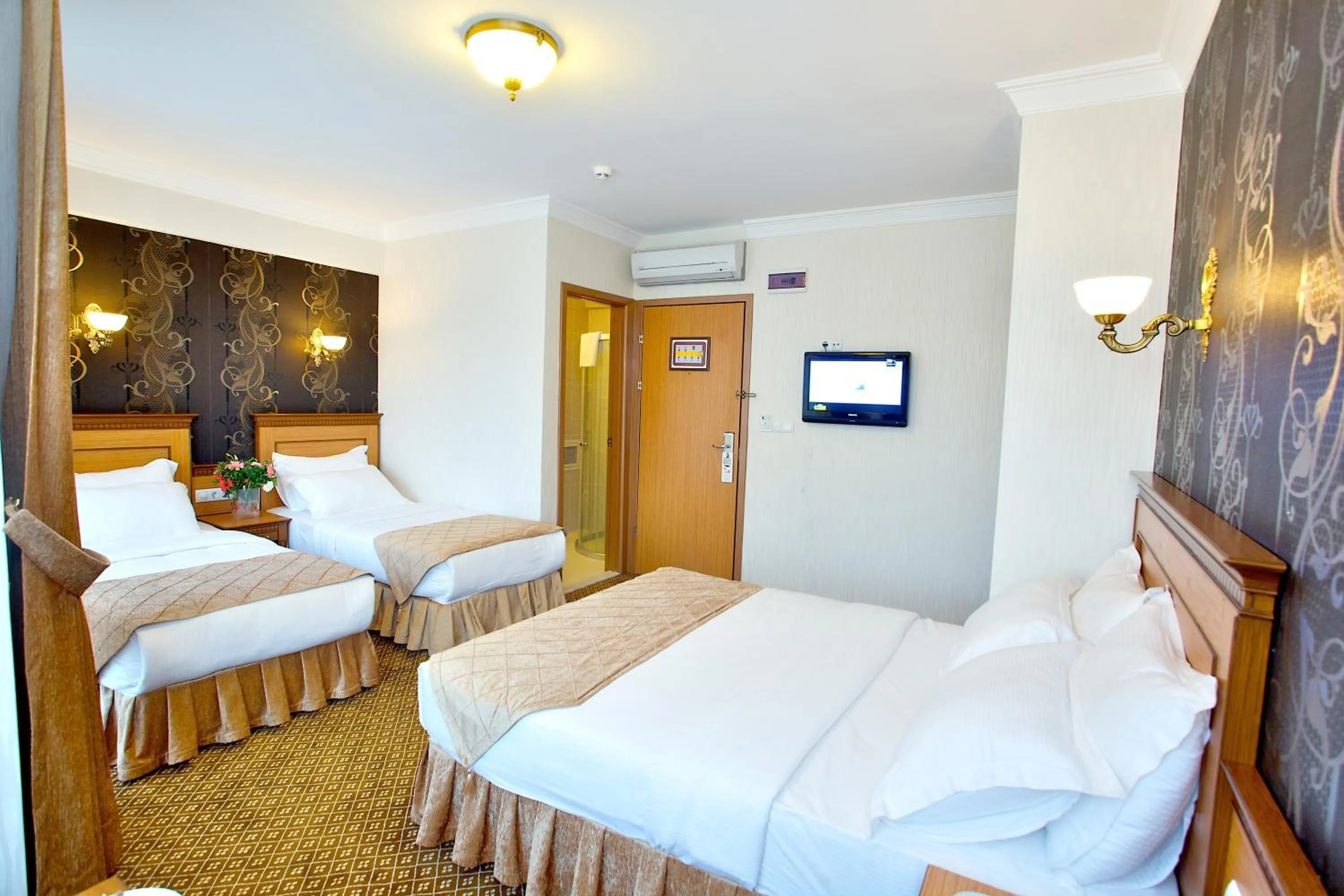 Massage, Bed in Grand Unal Hotel