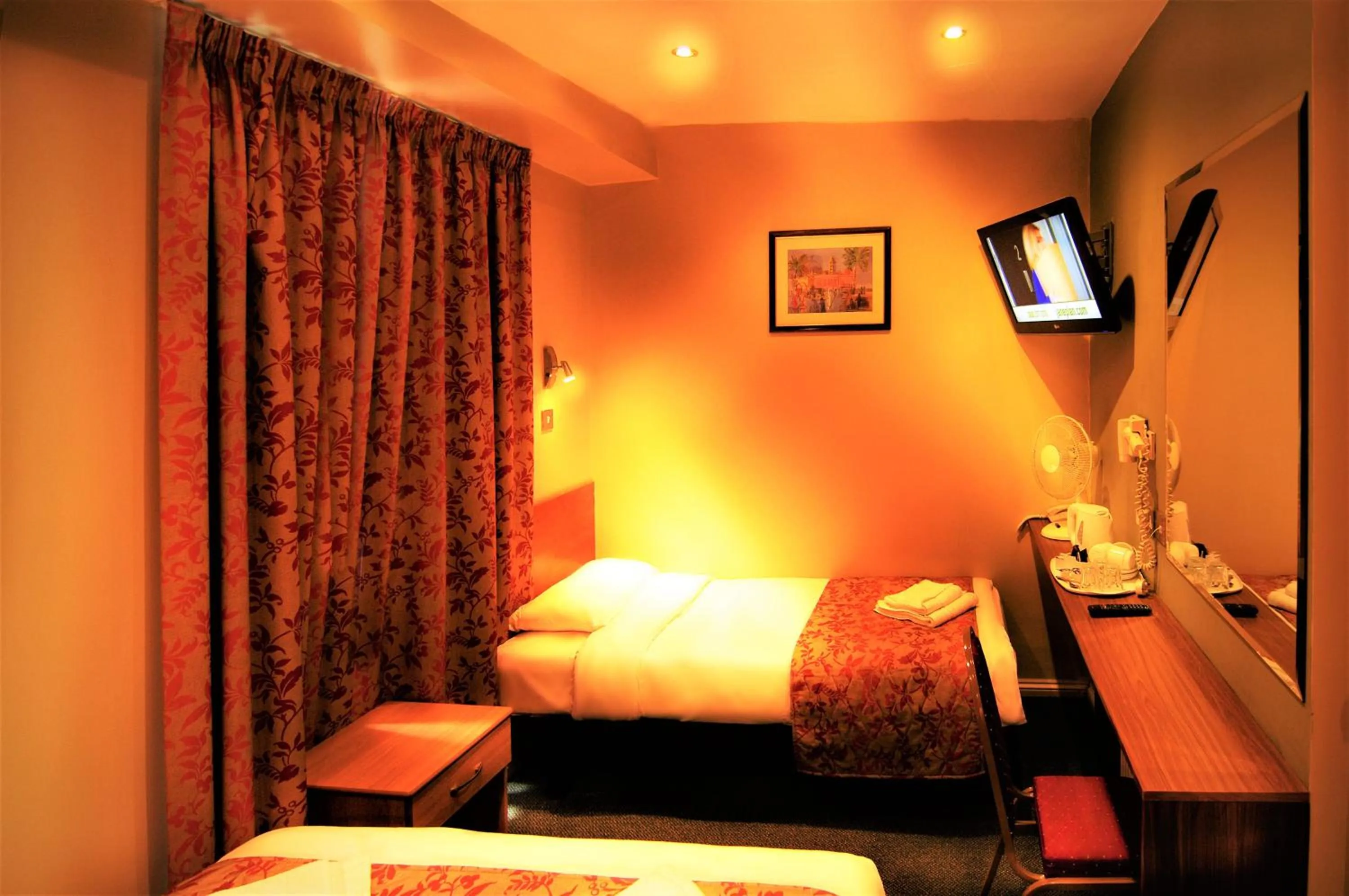 Photo of the whole room, Bed in Westbury Hotel