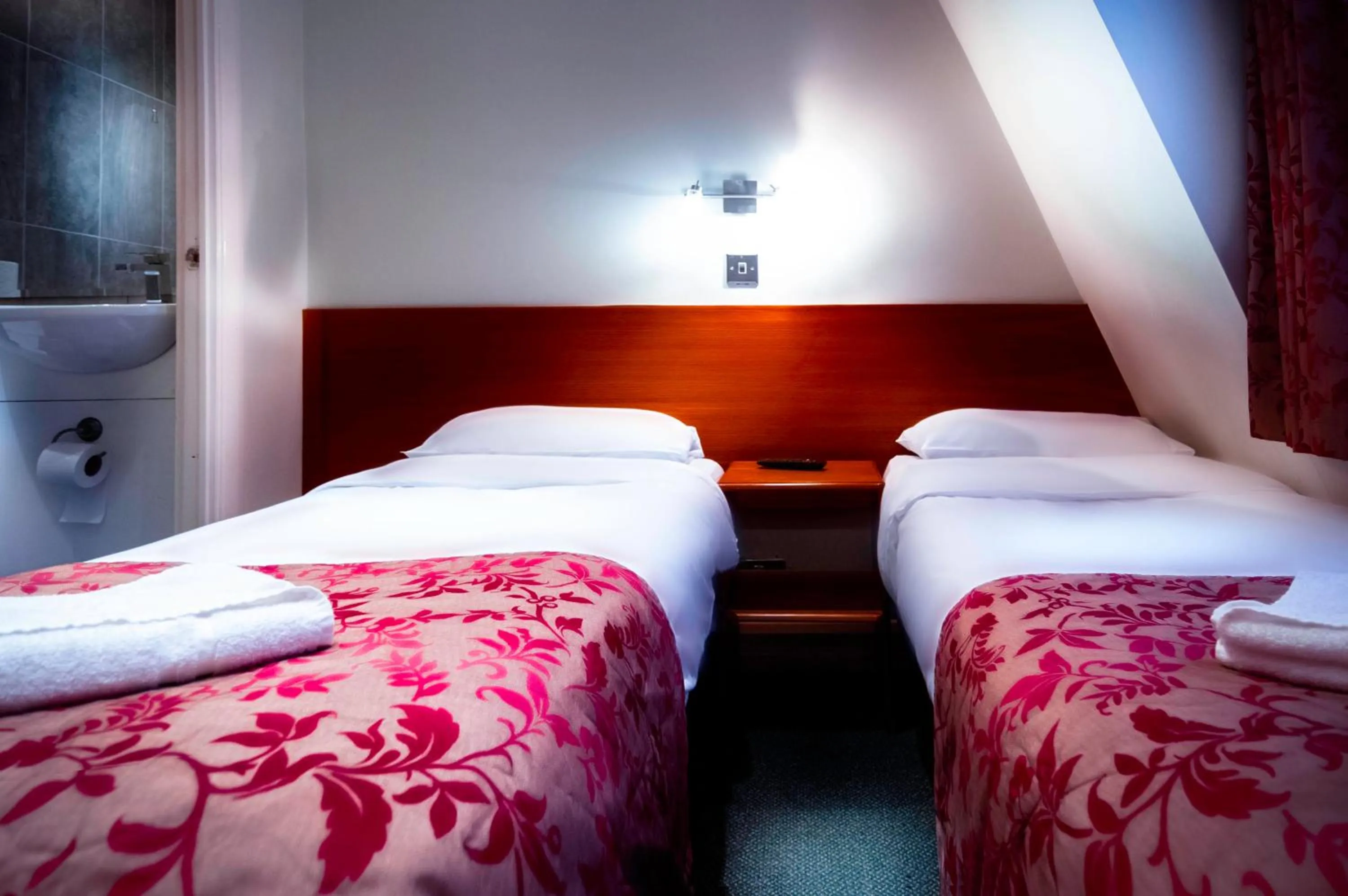 Photo of the whole room, Bed in Westbury Hotel