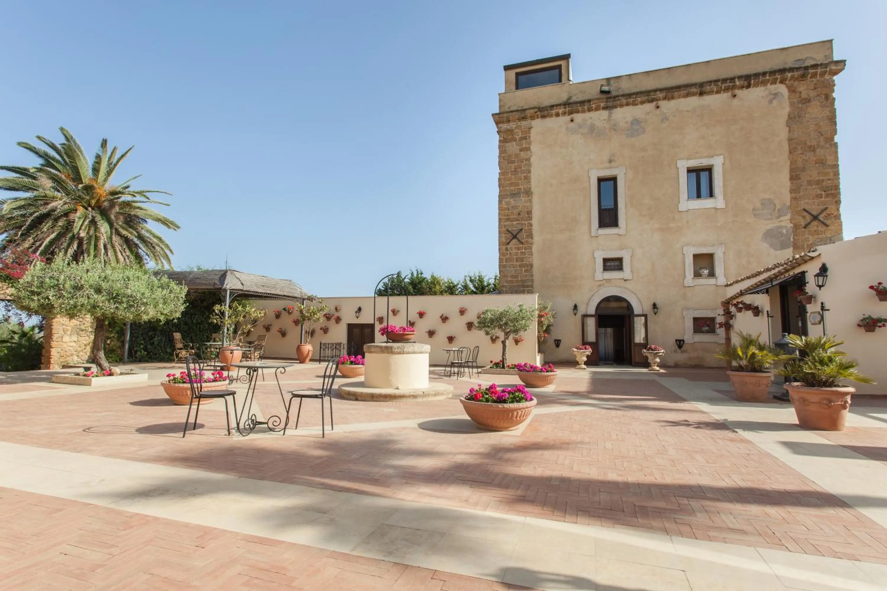 Property building in Hotel Foresteria Baglio Della Luna