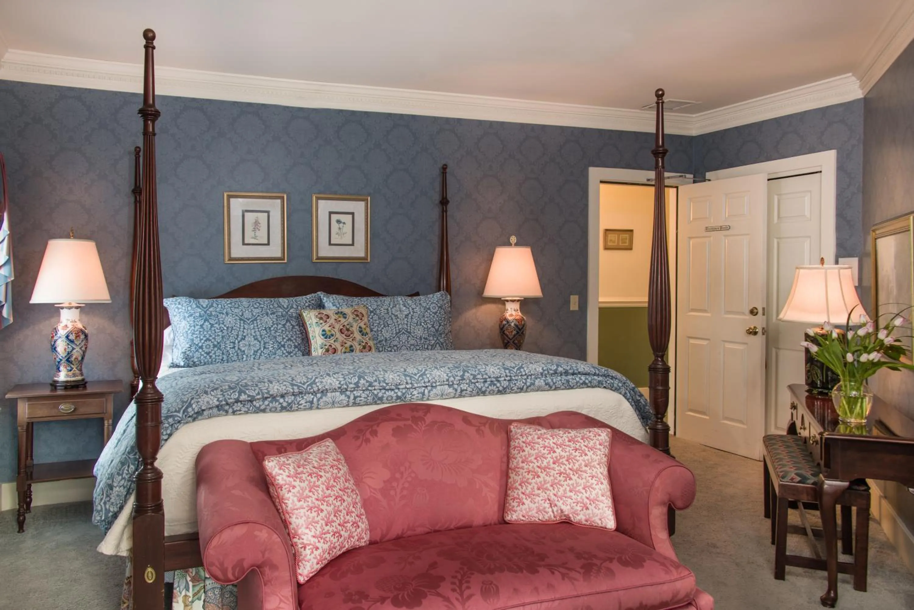 Bed in The INN at Ormsby Hill