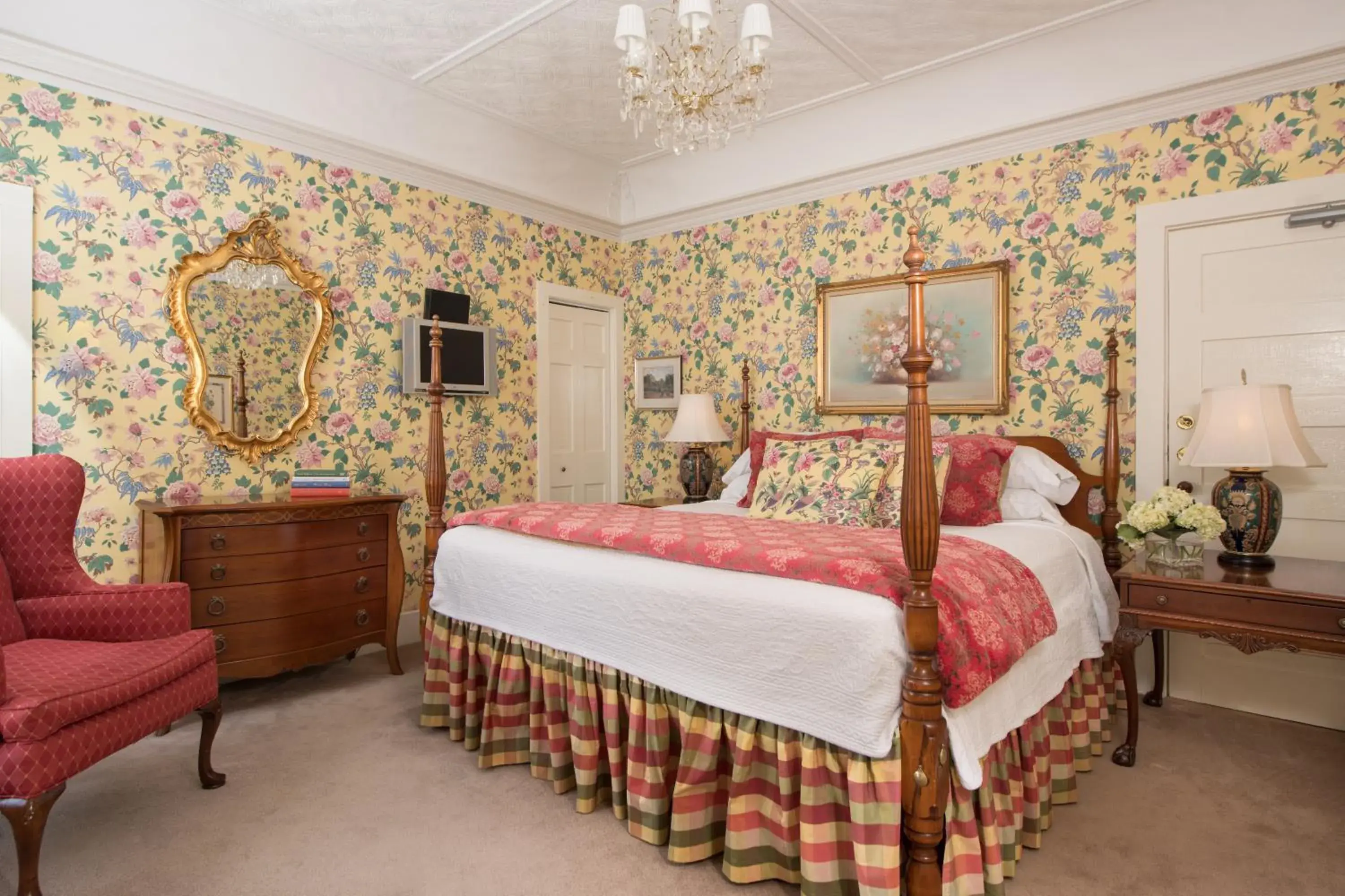 The Frances Suite in The INN at Ormsby Hill The Frances Suite in The INN at Ormsby Hill