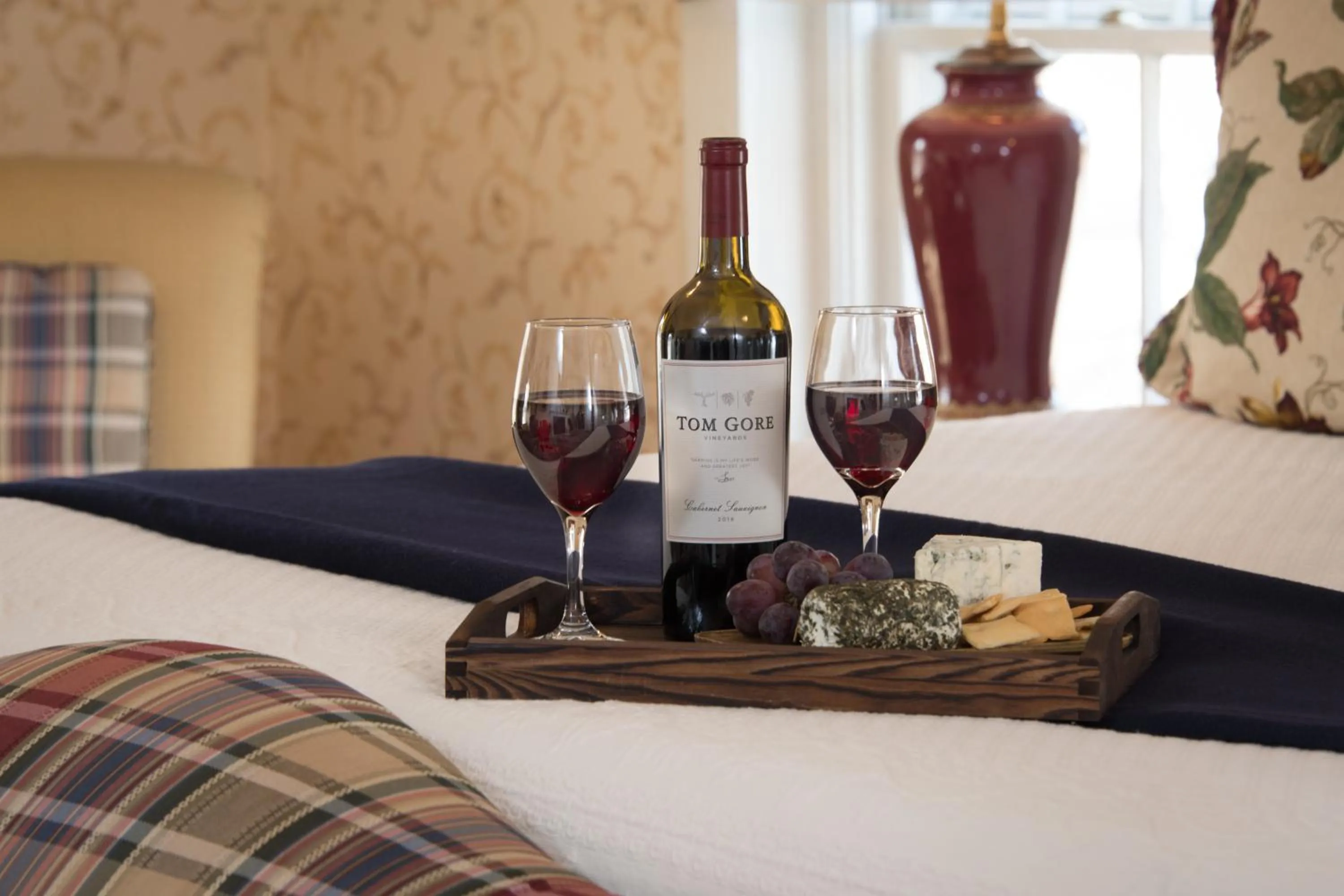 Bed in The INN at Ormsby Hill