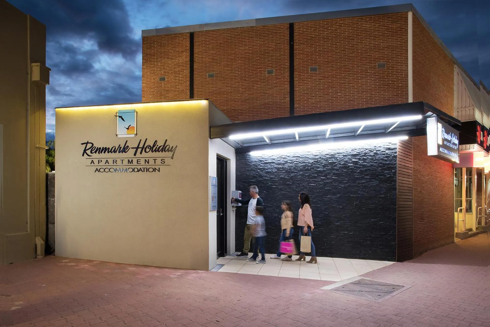 Property building in Renmark Holiday Apartments