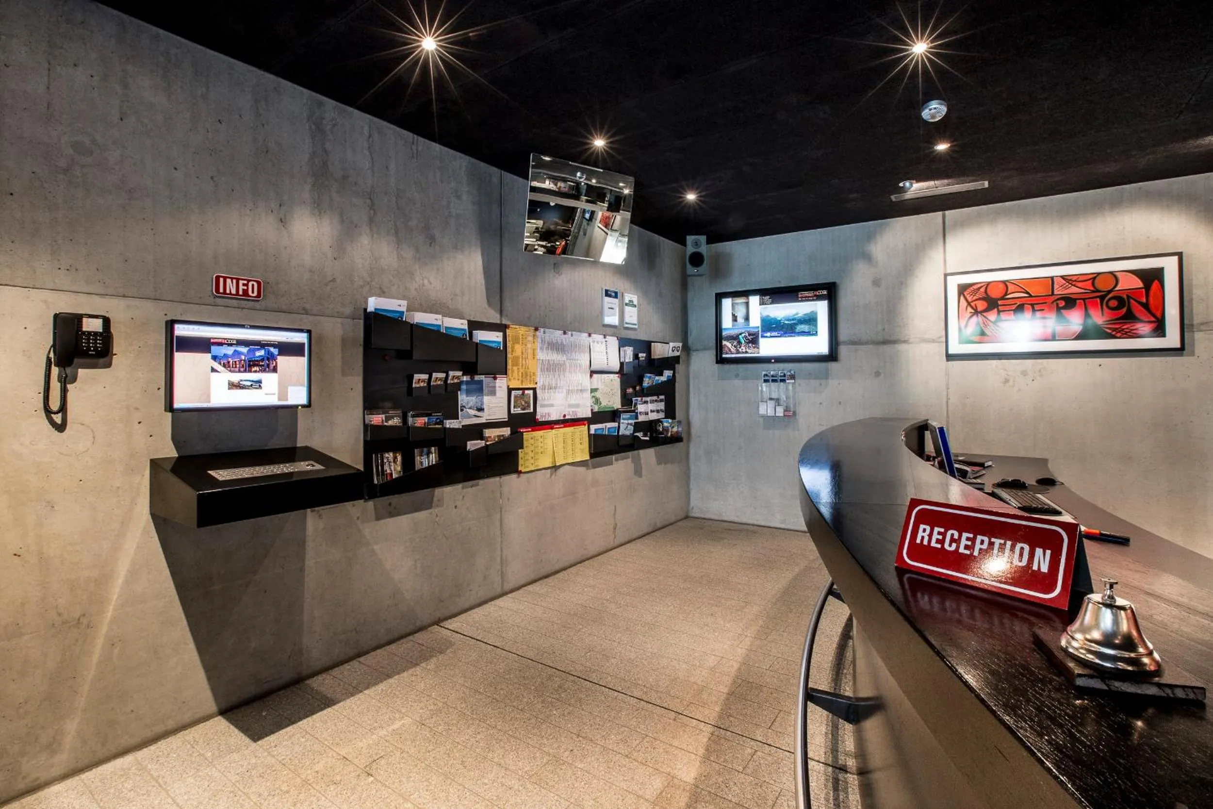 Lobby or reception in All In One Hotel - Inn Lodge / Swiss Lodge