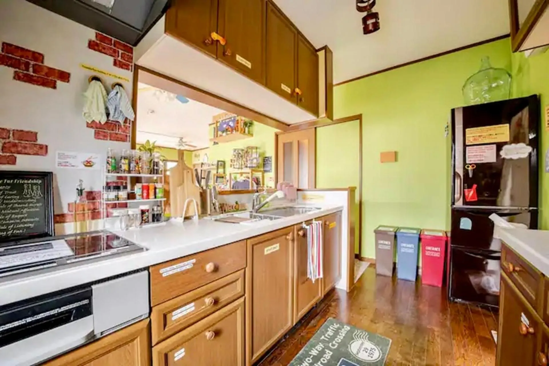 Communal kitchen in Guesthouse Murabito